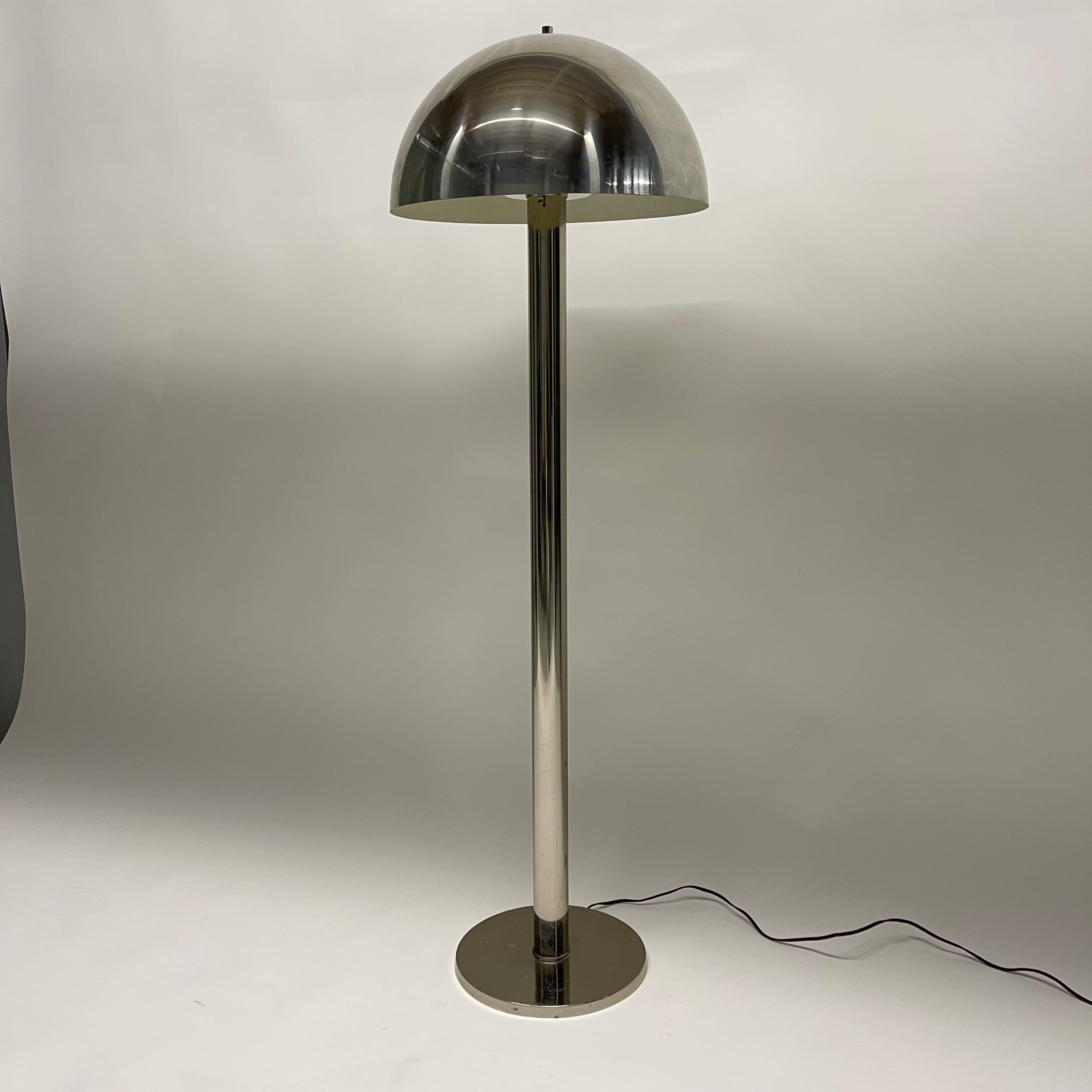 Mid-century abstract sculptural mushroom shaped floor lamp rendered in chrome plated brass, USA, 1970's.