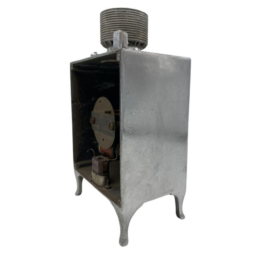 Verchromte General Electric Monitor Top Refrigerator Electric Clock 1931 im Zustand „Gut“ im Angebot in Van Nuys, CA
