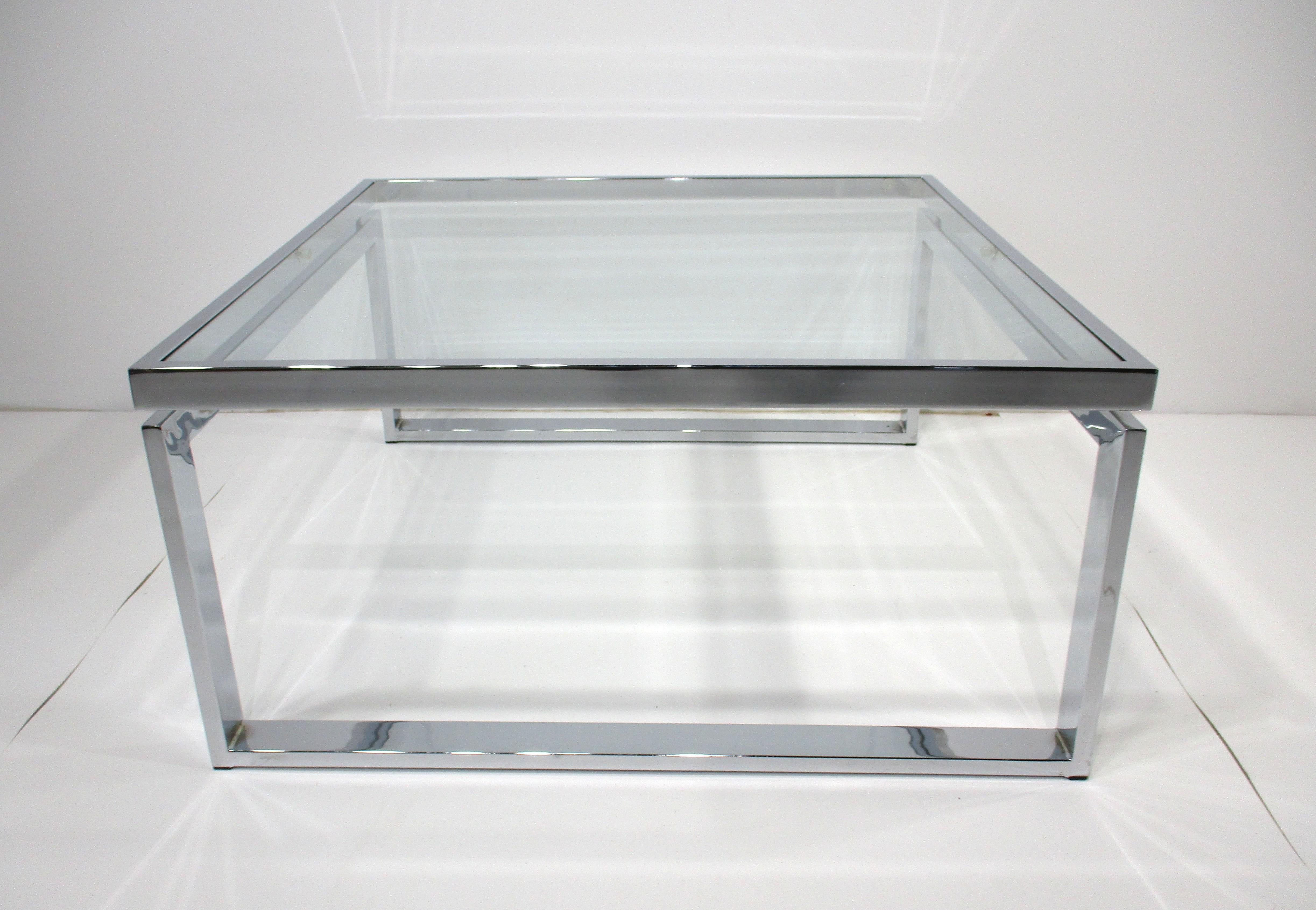 Milo Baughman-Couchtisch im Stil von Chrom / Glas (Moderne der Mitte des Jahrhunderts) im Angebot