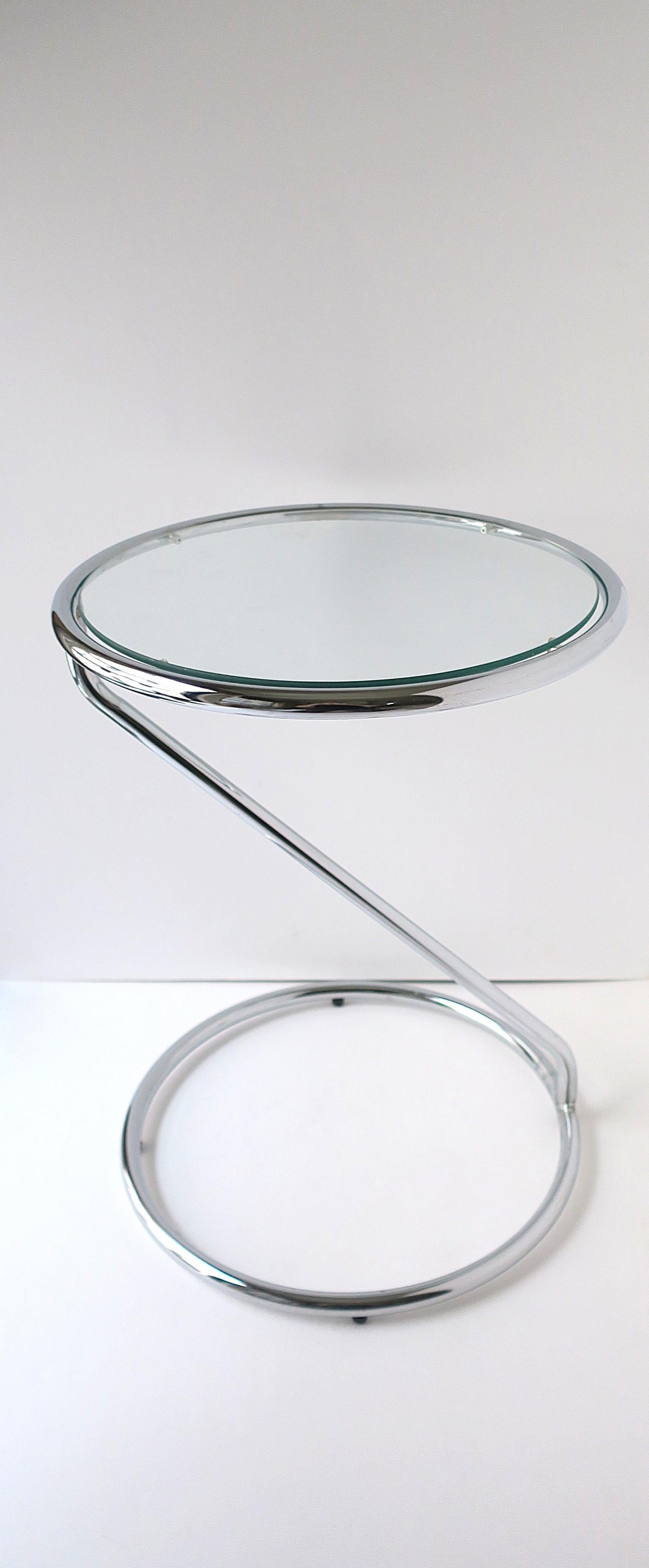 Table à boissons latérale en verre et chrome tubulaire avec un design torsadé ou 