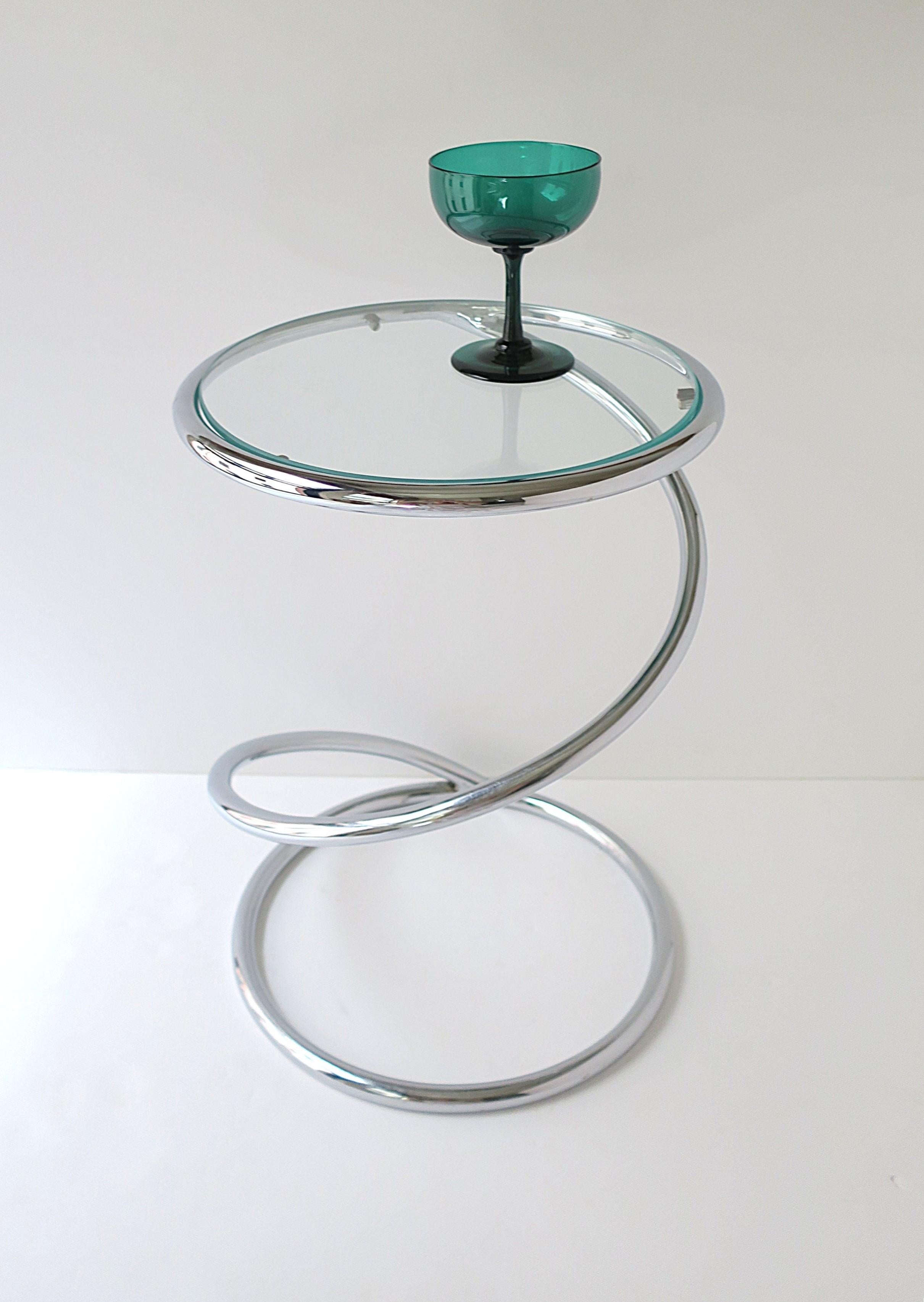 Chrome Glass Side Drinks Table Pace Collection In Good Condition For Sale In New York, NY