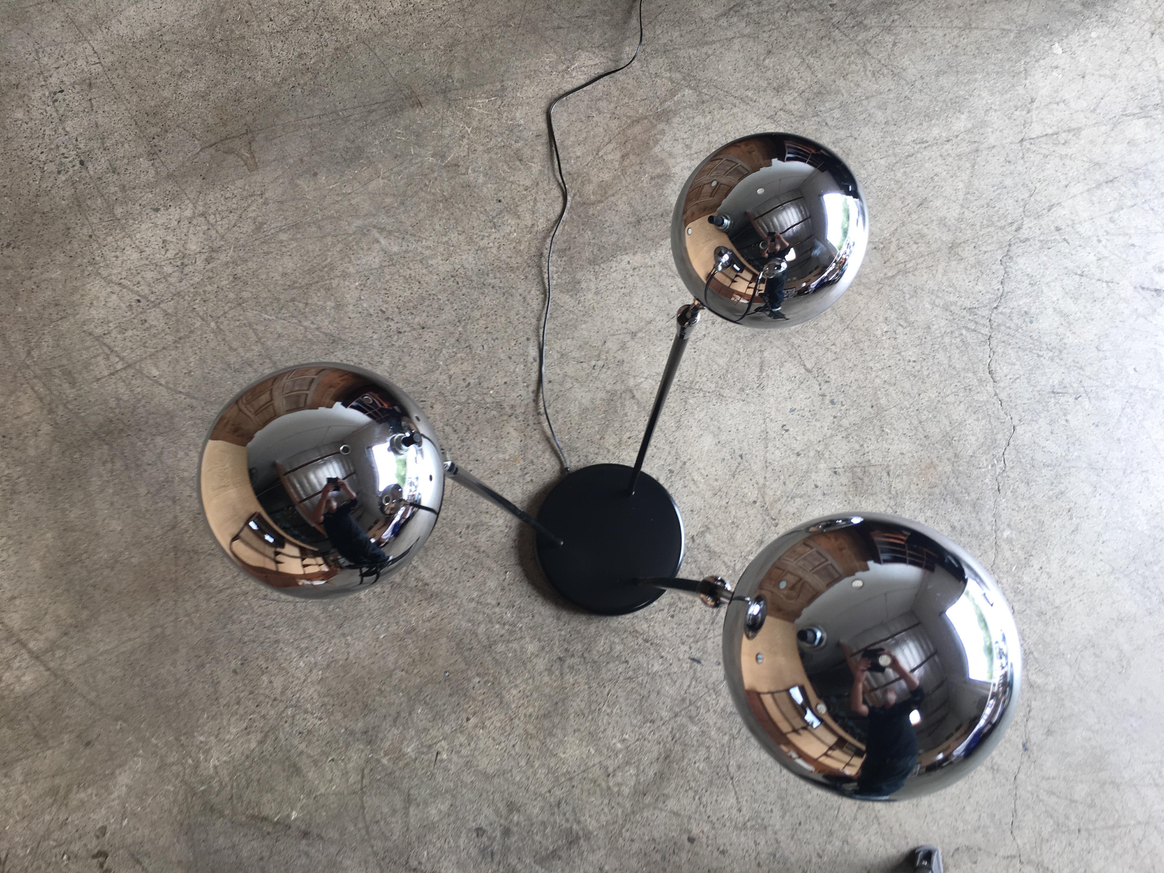 Verchromte Globus-Stehlampe von Raymor (Moderne der Mitte des Jahrhunderts) im Angebot