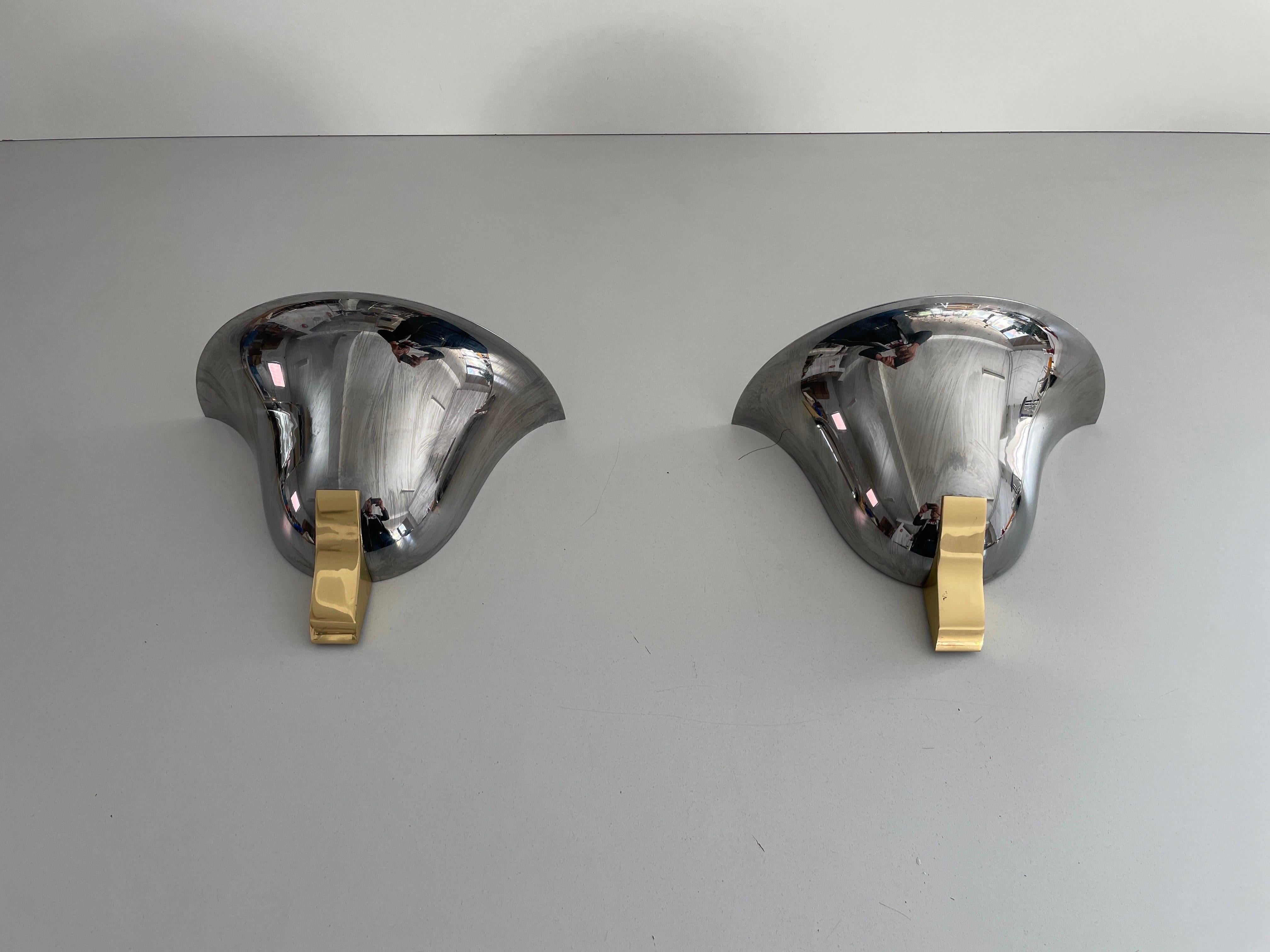 Coppia di appliques in metallo cromato e dorato di Art Line, Germania anni '70

Applique molto eleganti e minimaliste

Le lampade sono in ottime condizioni.

Queste lampade funzionano con lampadine standard E27. 
Cablato e adatto all'uso in tutti i