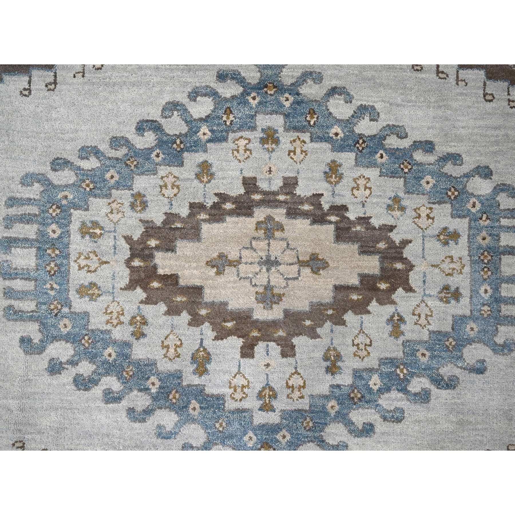 Handgeknüpfter Teppich aus reiner Wolle in Chromgrau, Persisches Dorf, geometrisches Design, 9'1