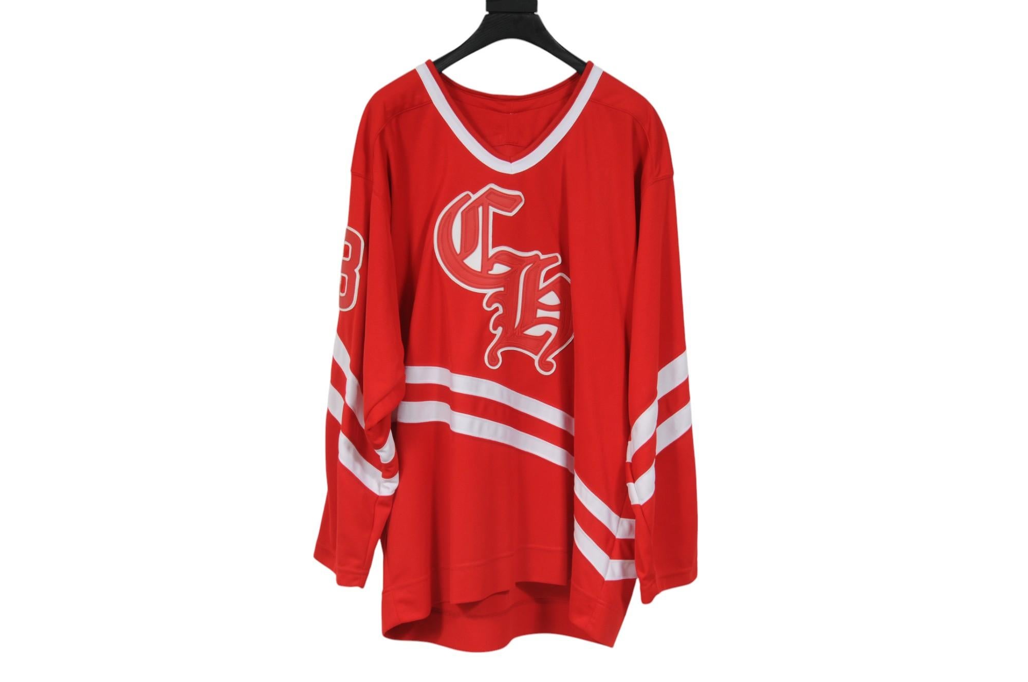 - Extérieur rouge avec patchs en cuir sur le devant et le dos

- Étiqueté taille M

- Collaboration avec Matty boy

Condit :

Le maillot est dans l'ensemble en très bon état, sans imperfections majeures

Mesures : ( Approximativement en pouces