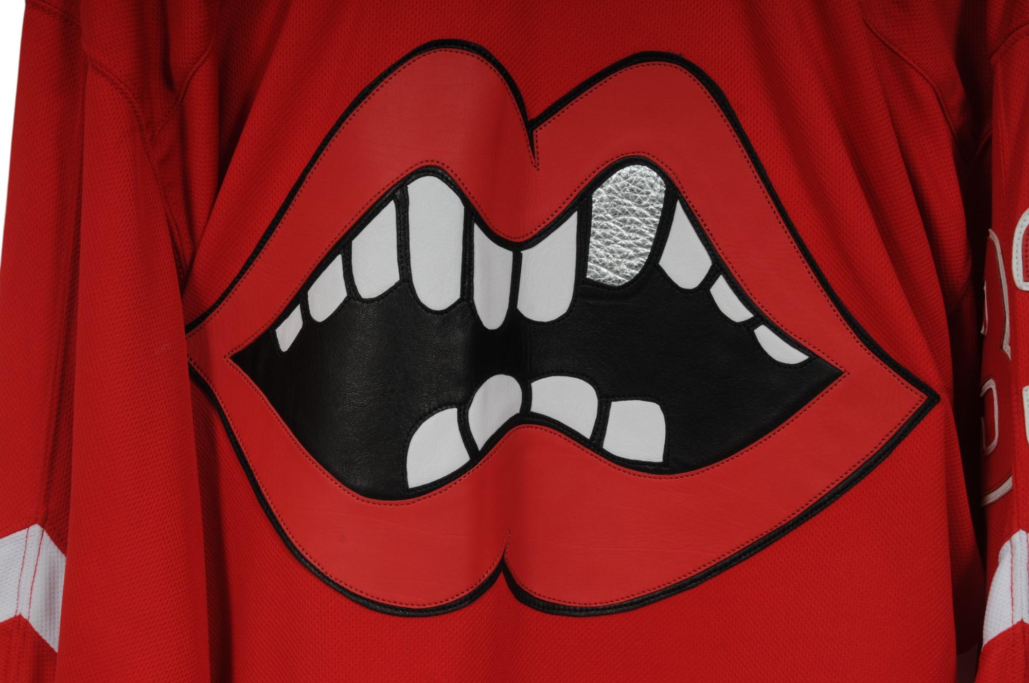 Chrome Hearts 33 Matty Boy Hockey Jersey LS Medium Red Chomper Mouth CH Logo Excellent état - En vente à North Miami, FL