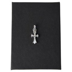 Pendentif chrome cœurs en forme de croix en forme de bébé avec pavé de diamants en argent