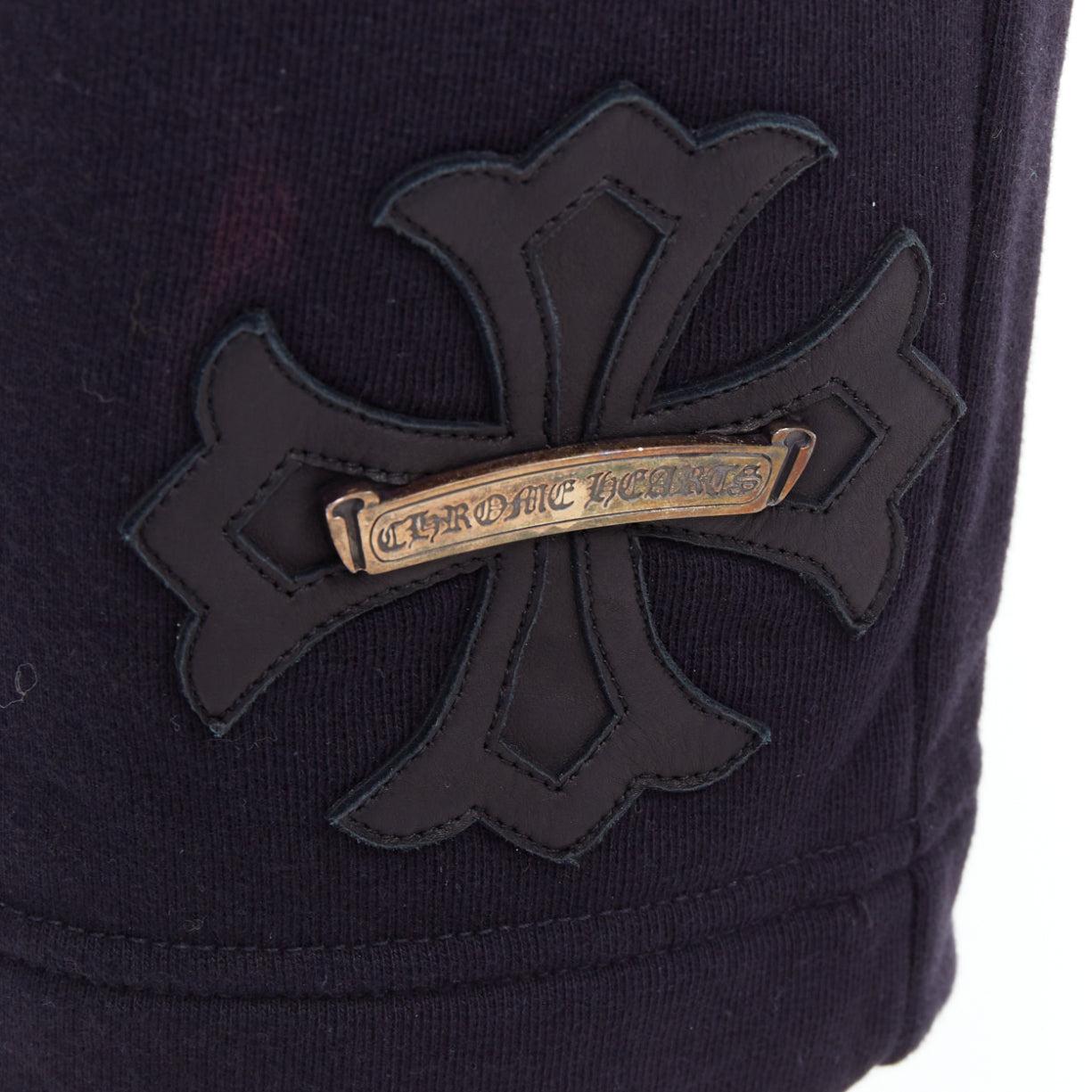 CHROME HEARTS black leather crucifix cross patch cotton bermuda shorts M
Reference: NKLL/A00454
Brand: Chrome Hearts
Material: Cotton, Leather
Color: Black, Silver
Pattern: Solid
Closure: Drawstring
Extra Details: Back pockets.
Made in: United