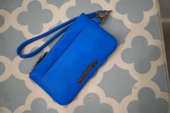 Pochette en cuir bleu Chrome Hearts en forme de croix