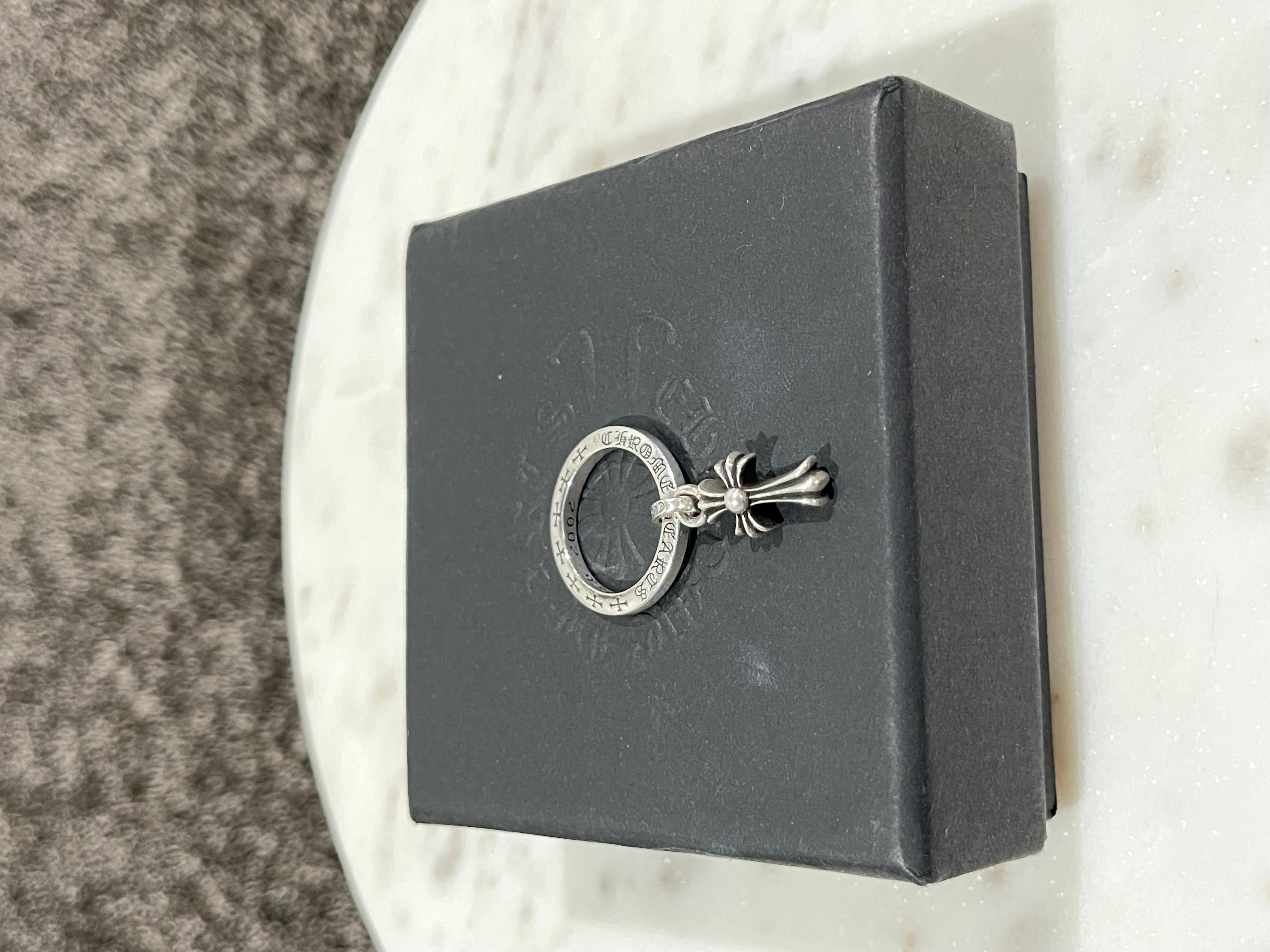 Chrome Hearts Cross Charm Spacer Ring
Excellent condition
Size is pictured

Very rare piece
Box is NOT included (only used for pictures).

All sales are final

