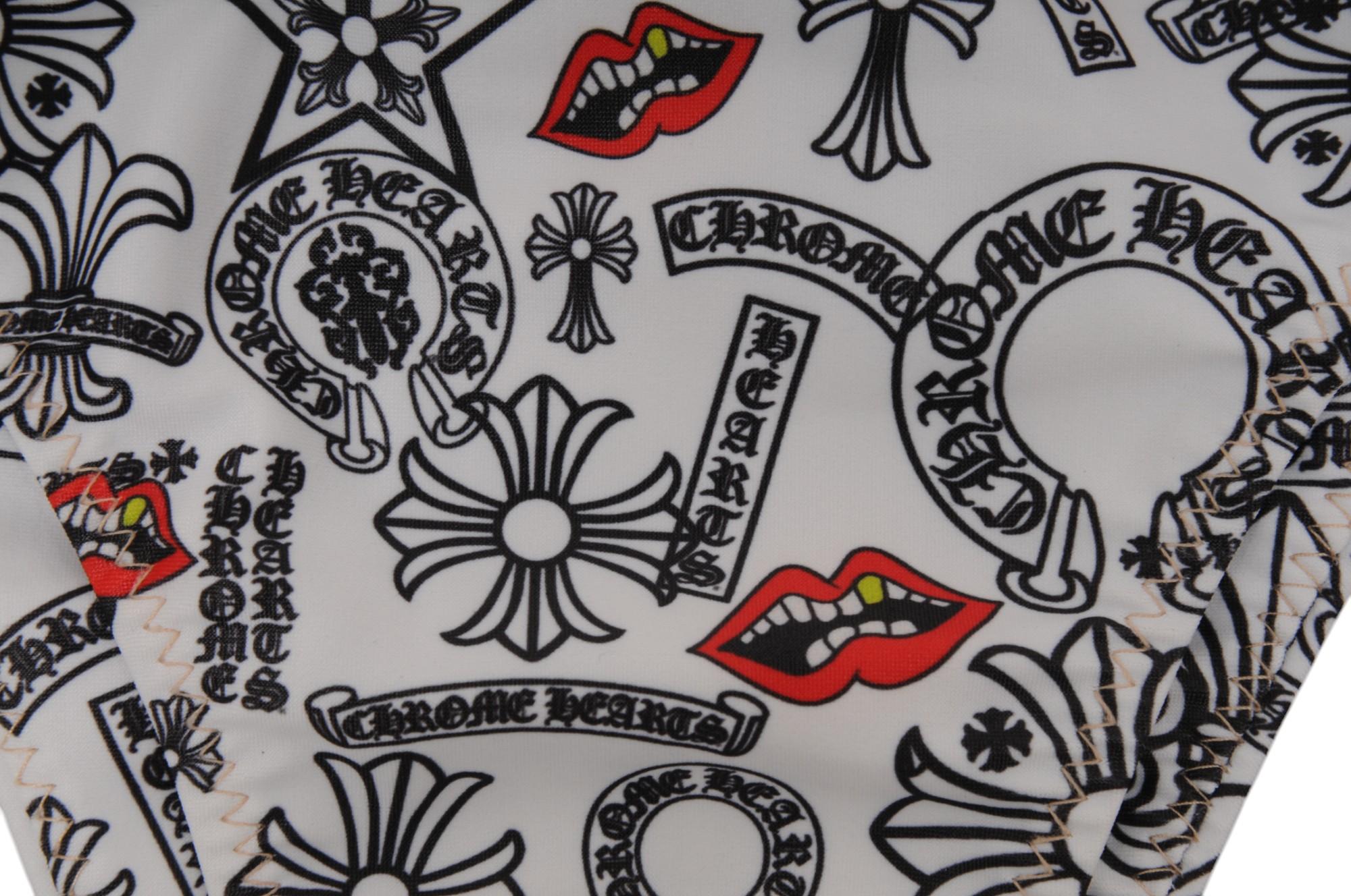 - Motivos de corazones cromados en blanco y negro y motivos de matty boy en toda la superficie

- Sin etiqueta de talla

- Sin etiqueta de tela

- Viene con bolsa guardapolvo


Estado:

Nuevo Sin etiqueta de talla 


Medidas: ( Aproximadamente En