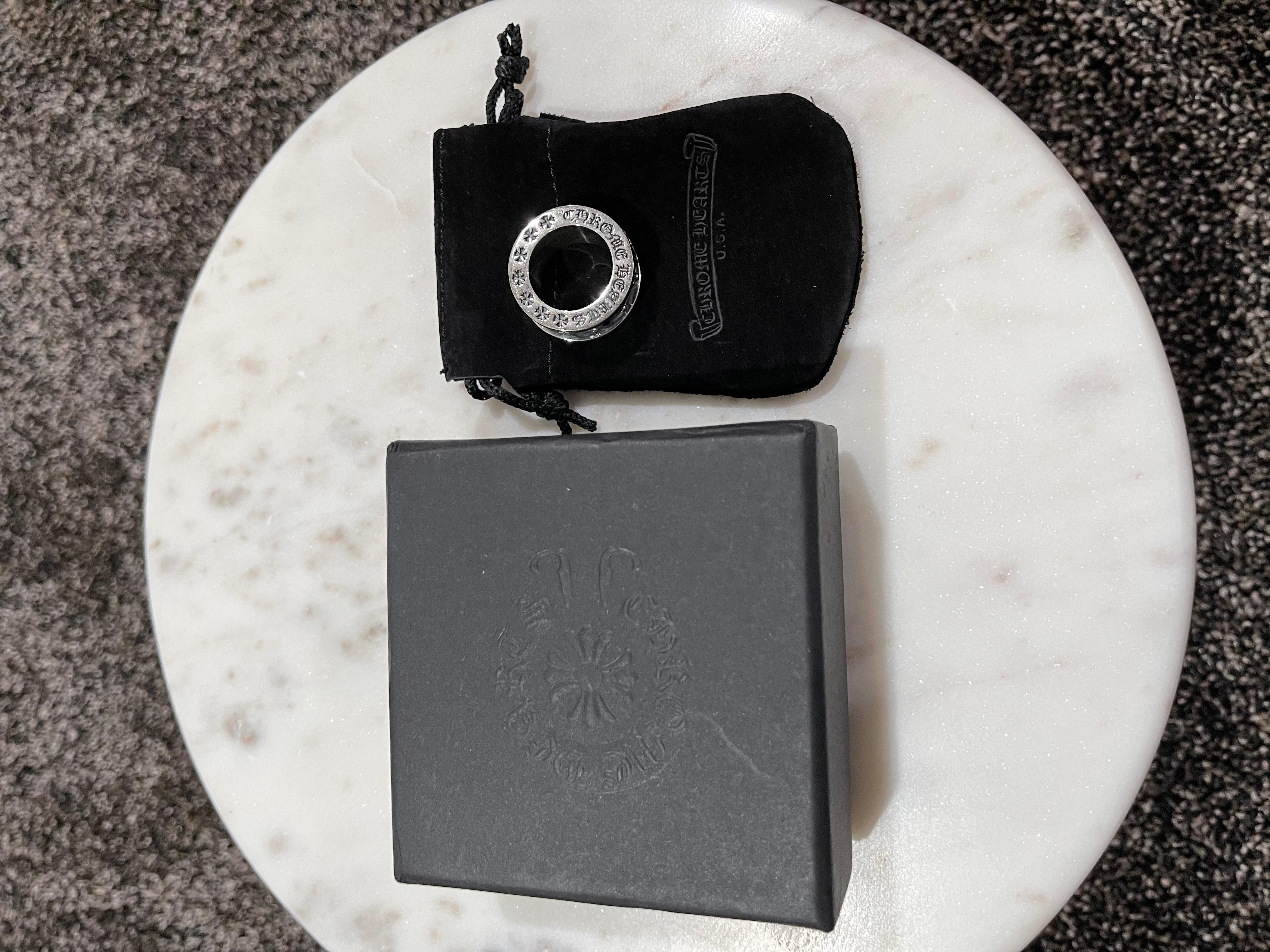 Chrome Hearts “F You” Spinner Silver Ring
Brand new w/ dust bag and box
Size 7 (check picture for exact measurement)

Extremely rare Chrome Hearts ring. The middle of the ring actually spins.
All sales are final.