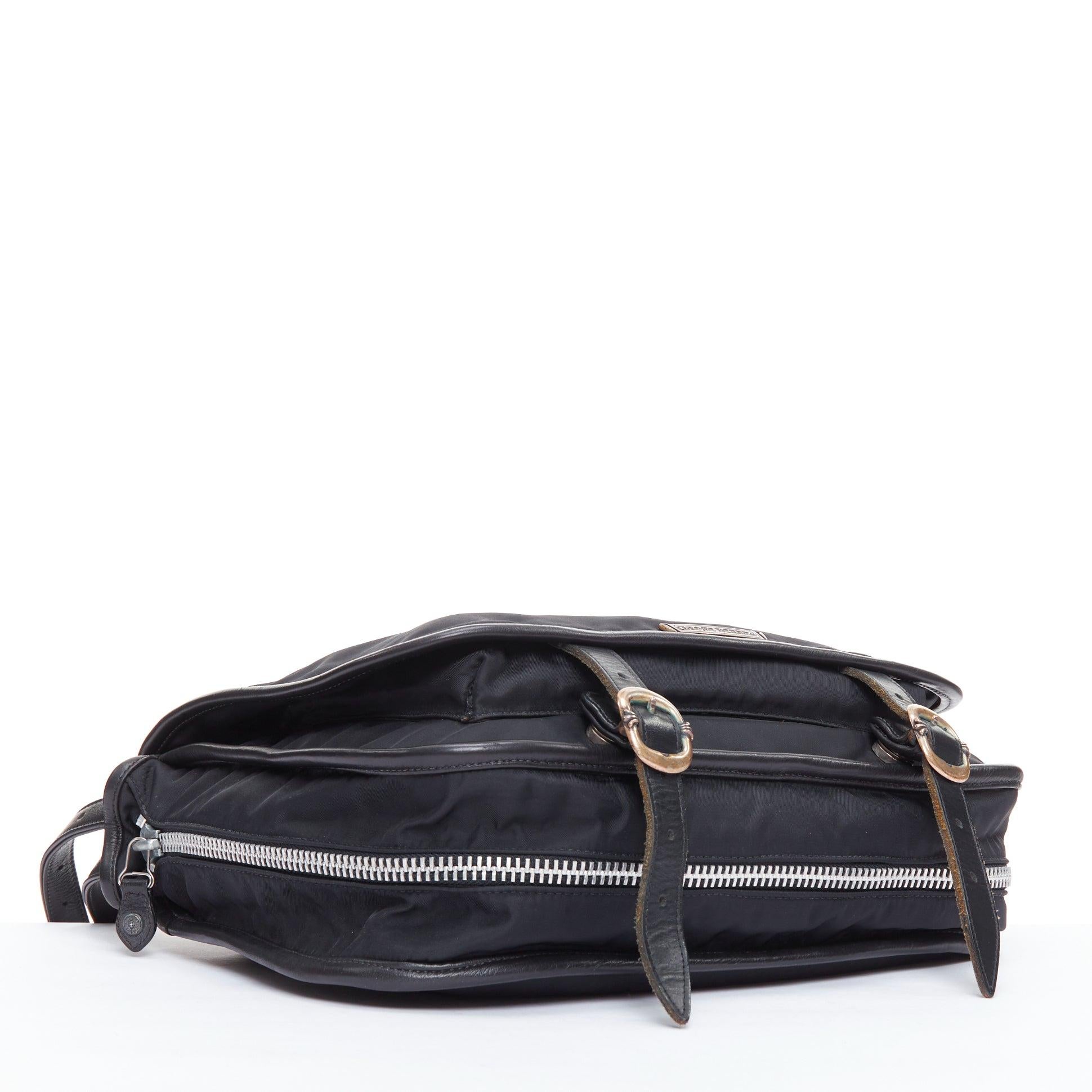 CHROME HEARTS Gunslinger Bolso bandolera de nailon negro con logotipo plateado y asa de mano en venta 1