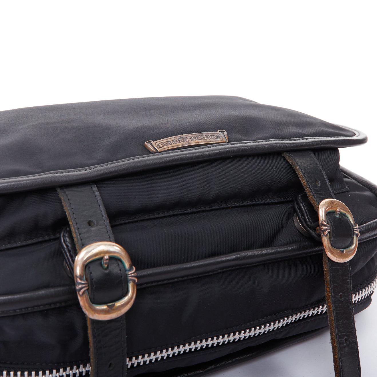 CHROME HEARTS Gunslinger Bolso bandolera de nailon negro con logotipo plateado y asa de mano en venta 2