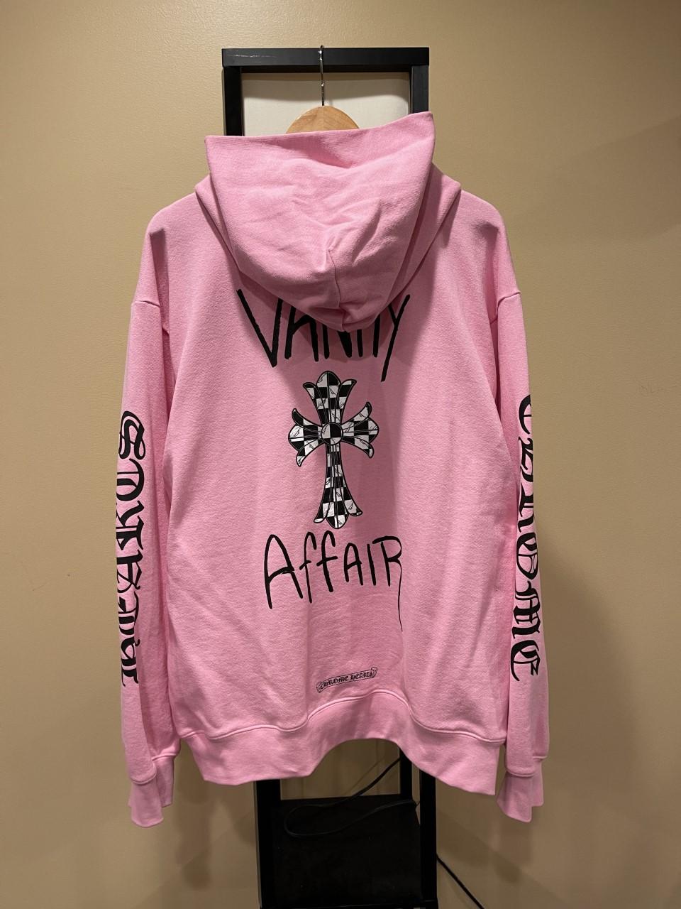 Chrome Hearts
Matty Boy Vanity Affair Pink Pullover Hoodie
Size XL (could fit large as well)
Excellent condition

Note: very small mark on the back of the hoodie (see pic with the penny). Not noticeable during wear. Could easily come out with a dry