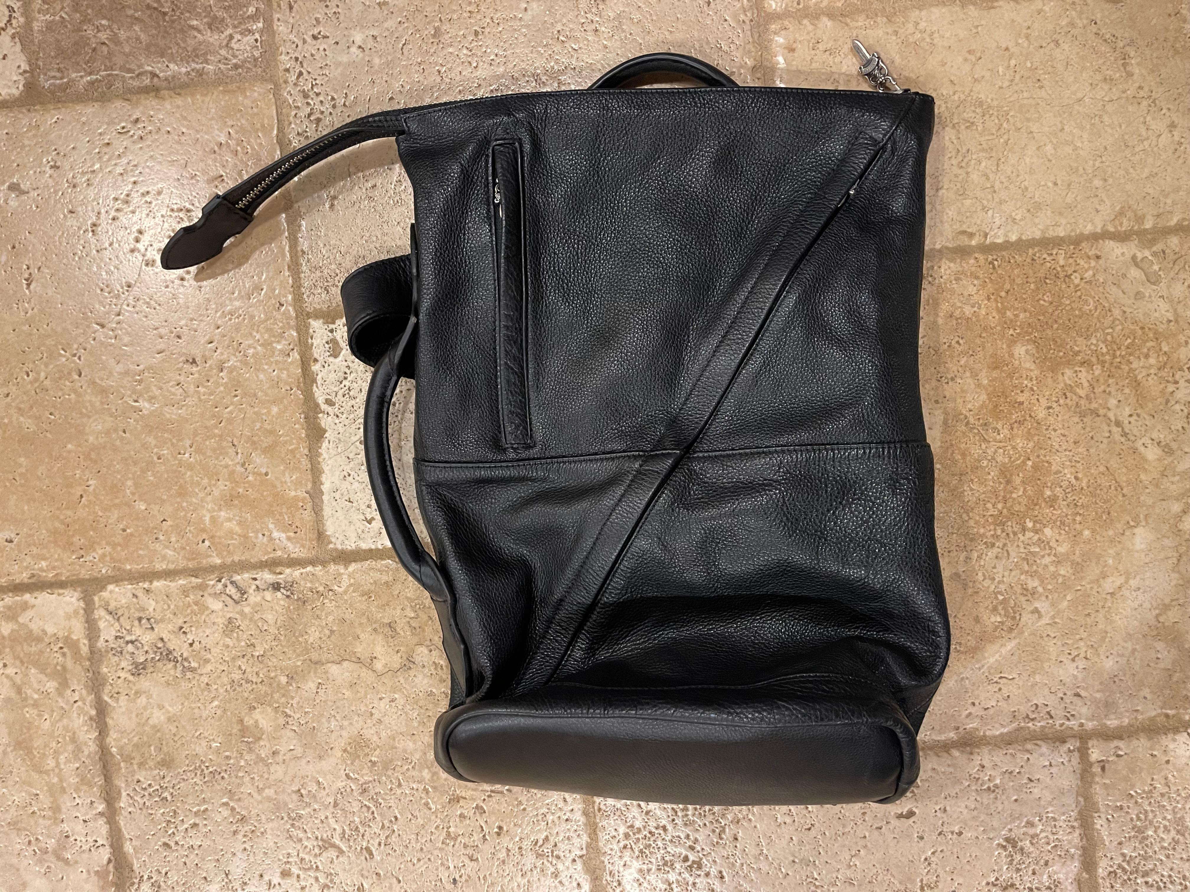 Chrome Hearts Multi Functional Duffle Black Leather Bag
Good used condition
Very rare Chrome Hearts Bag

Multi functional bag. Zippers on the top and sides of the bags.

Measurements: 17”x12”x5”

All sales are final.