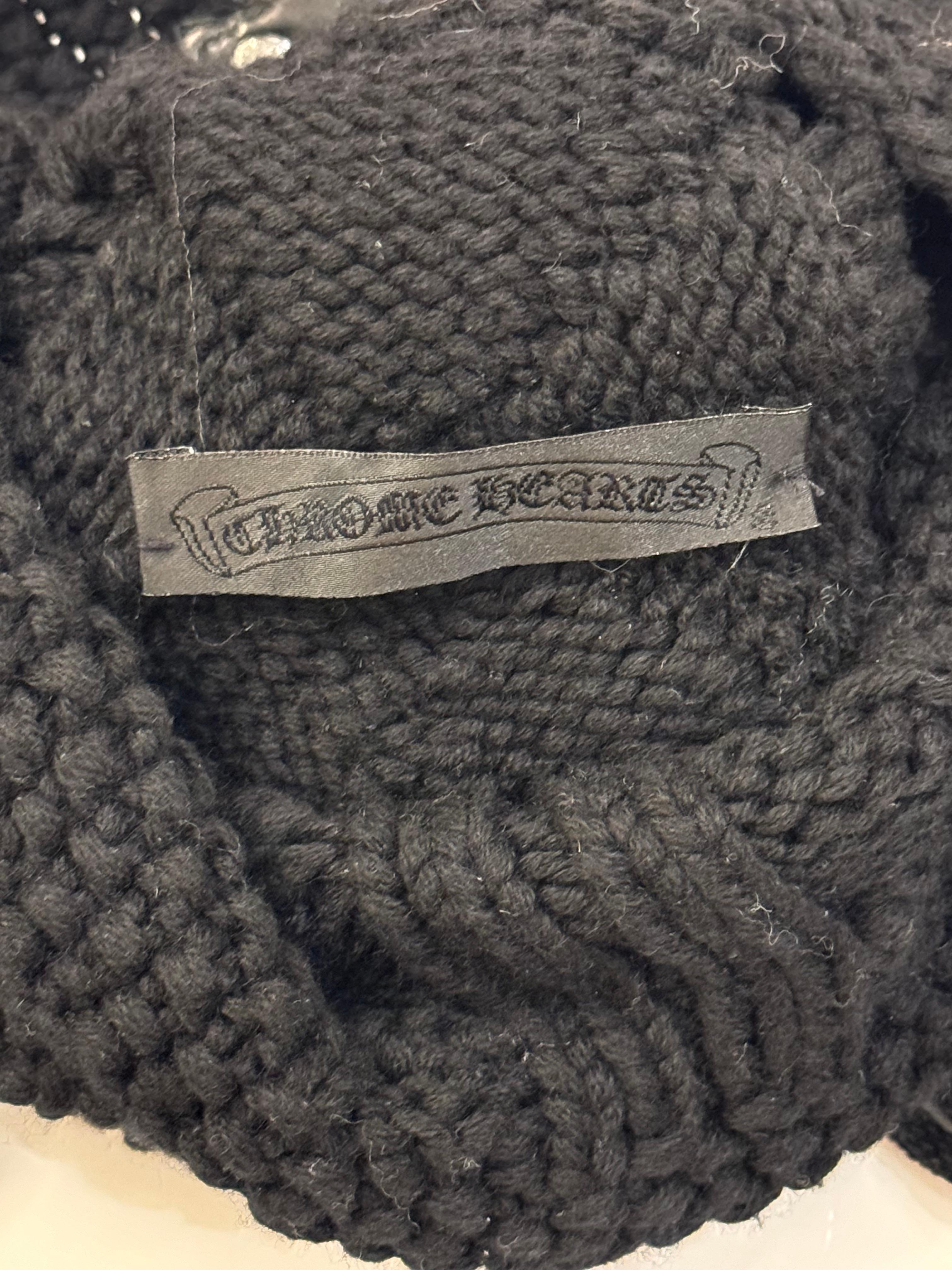 Chrome Hearts raro berretto in maglia di cashmere con patch in pelle argentata In condizioni ottime in vendita a PARIS, FR