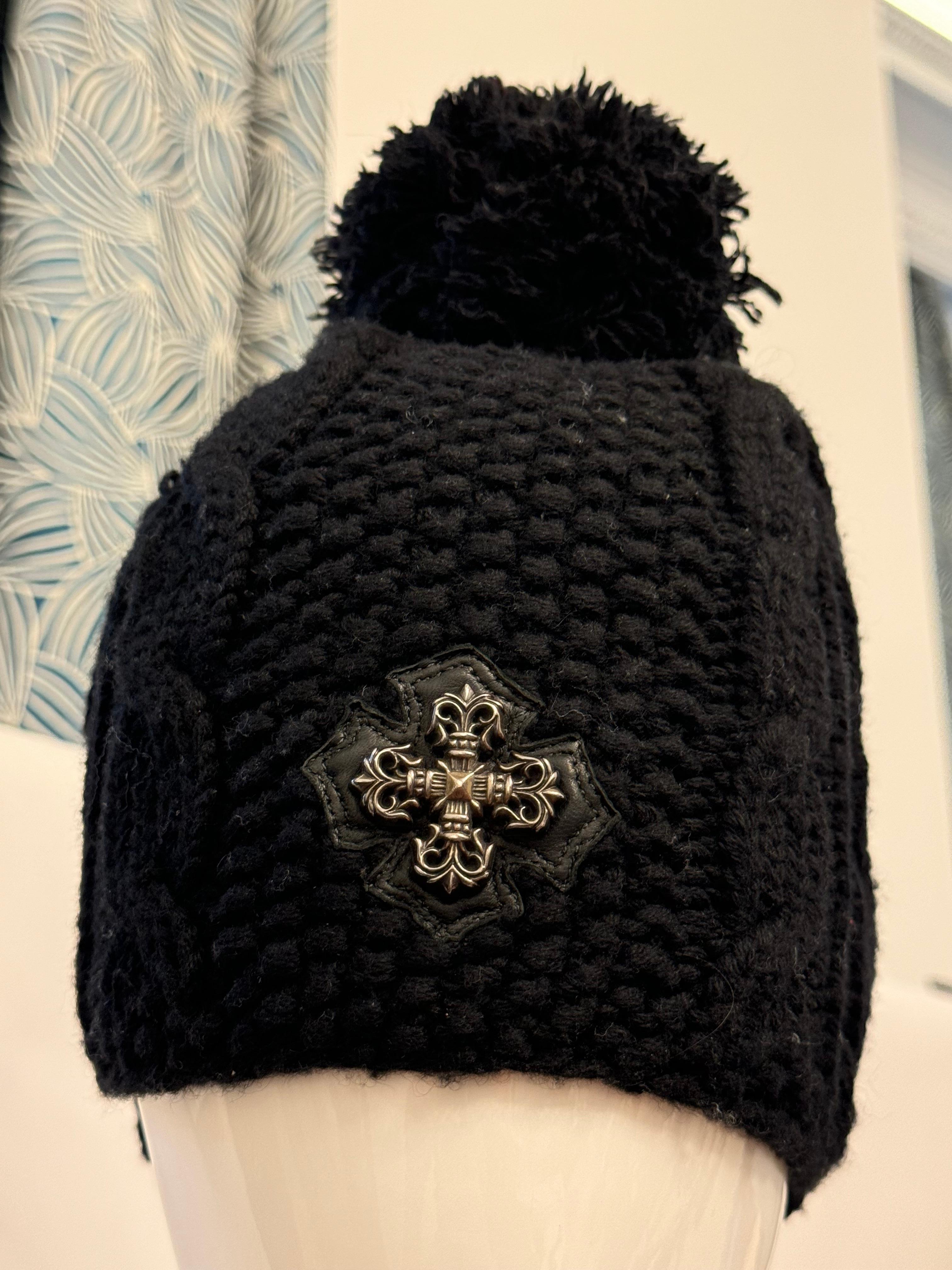 Chrome Hearts raro berretto in maglia di cashmere con patch in pelle argentata in vendita 1