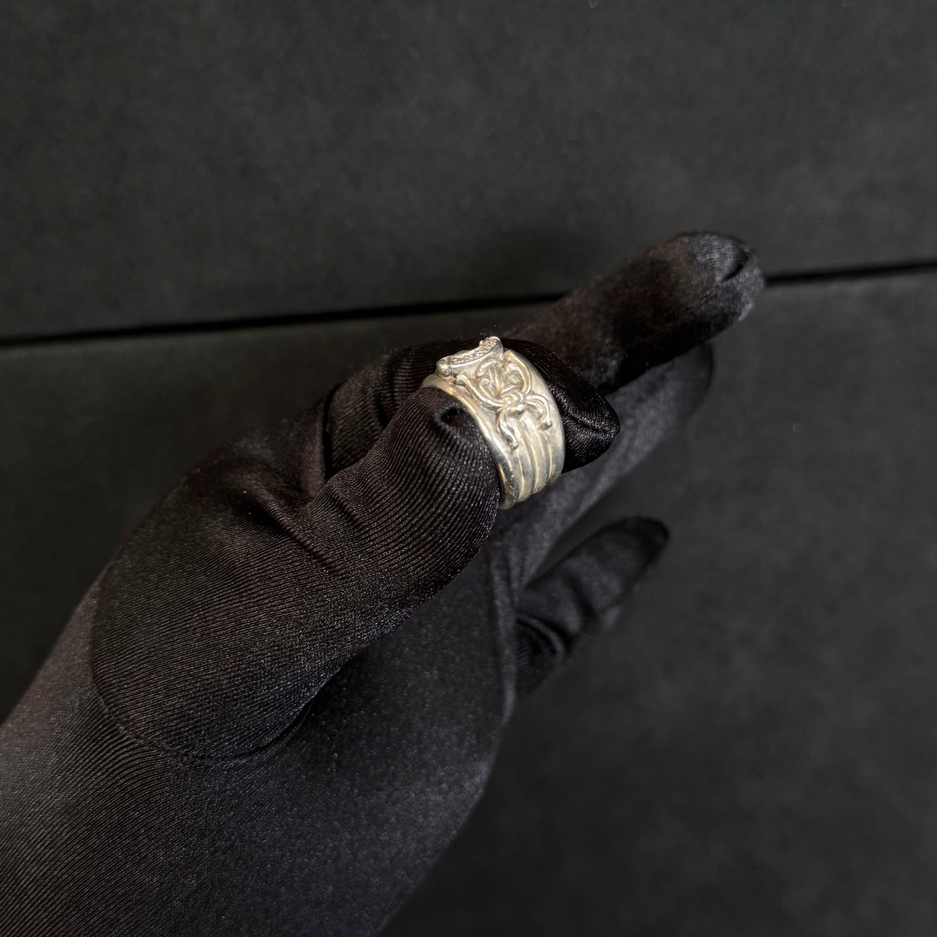Anello con pugnale in argento e diamanti Chrome Hearts - Argento 925 (1992) in vendita 2