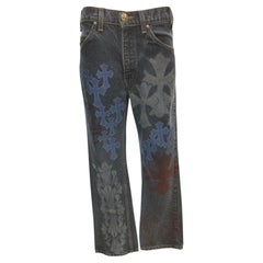 Denim spécial Chrome Hearts, confectionné à partir d'un tissu Levi's, orné de croix bleues et rouges