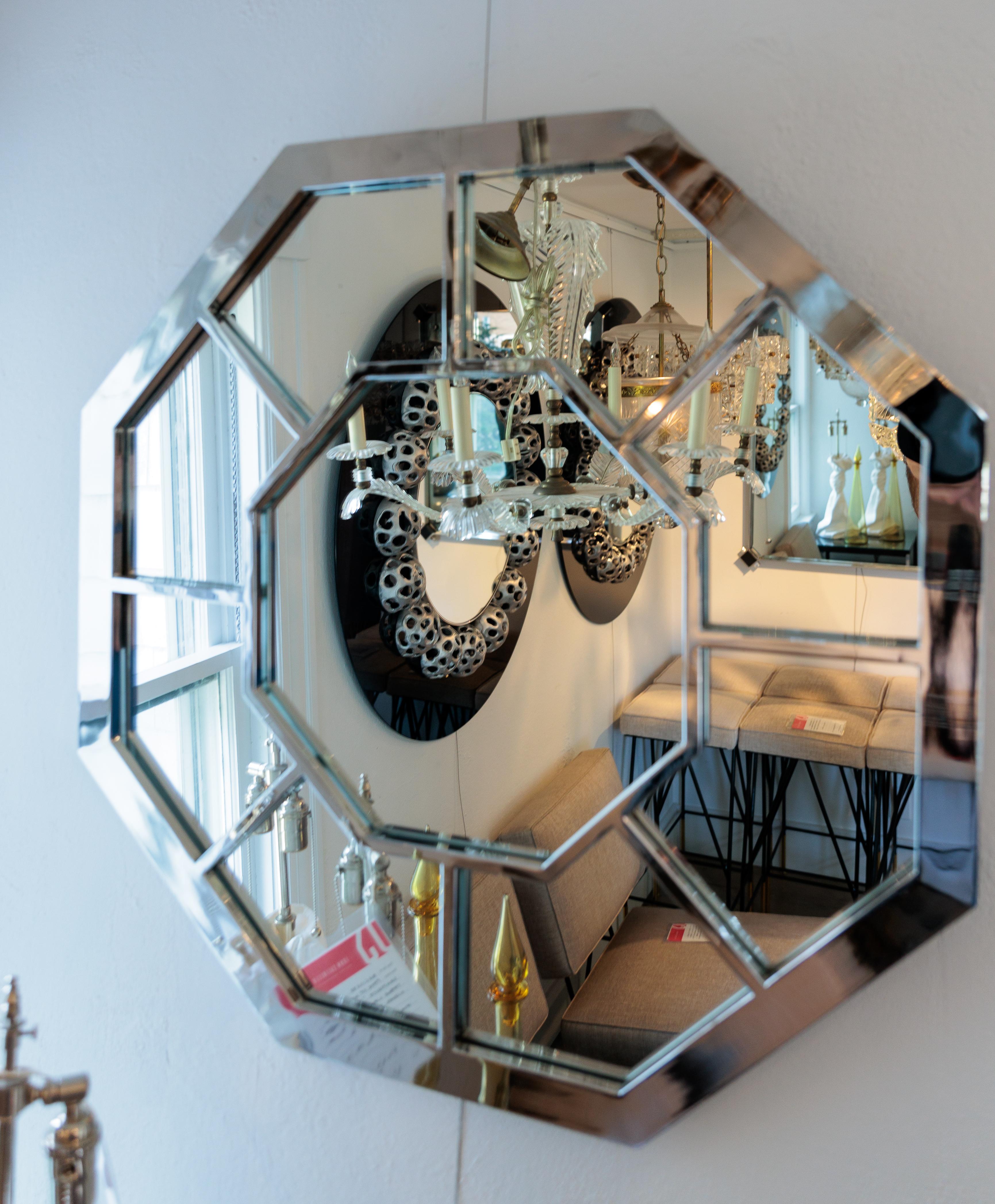 The mirror can be used in any decor.