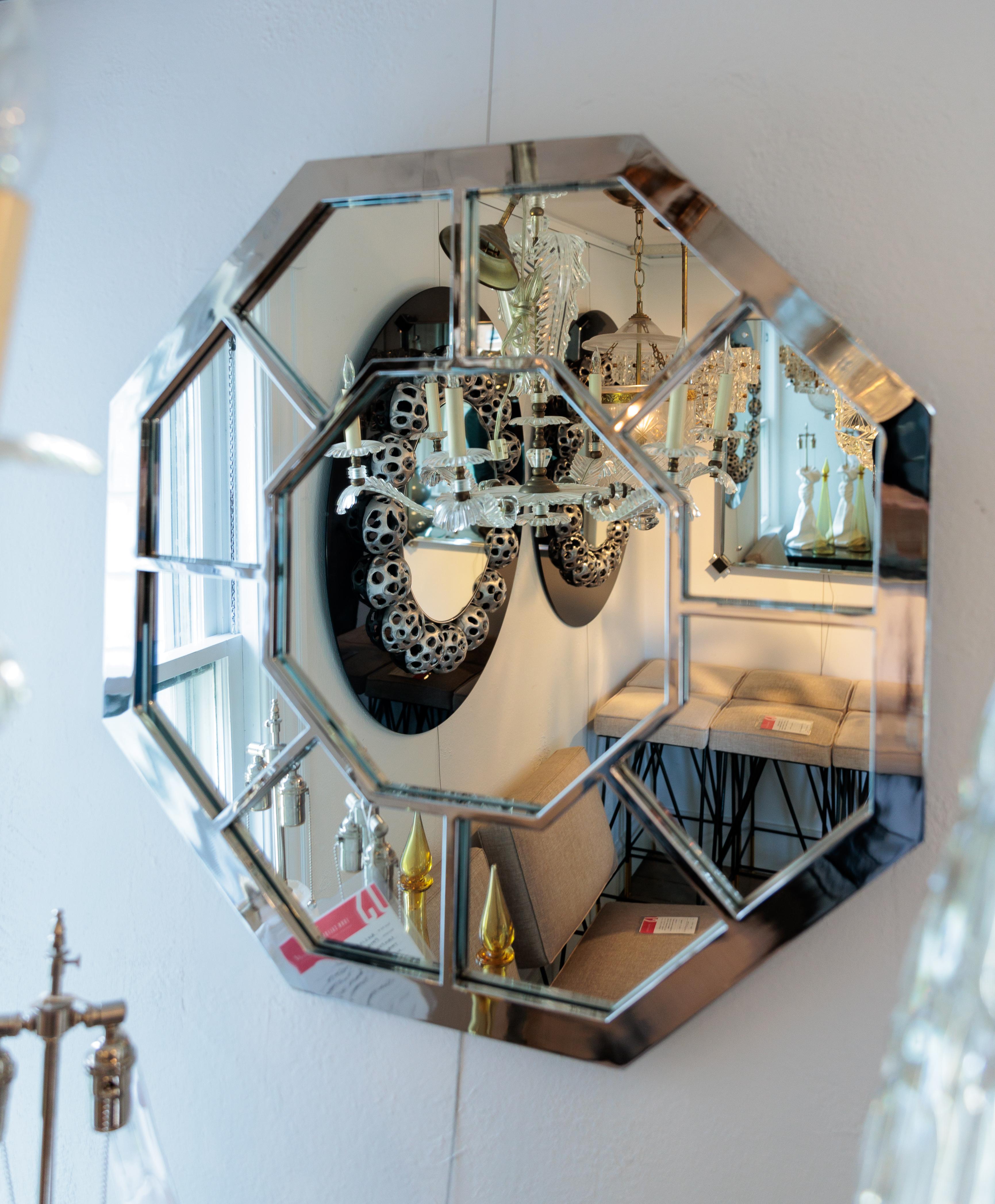 Mid-Century Modern Miroir octogonal chromé en vente