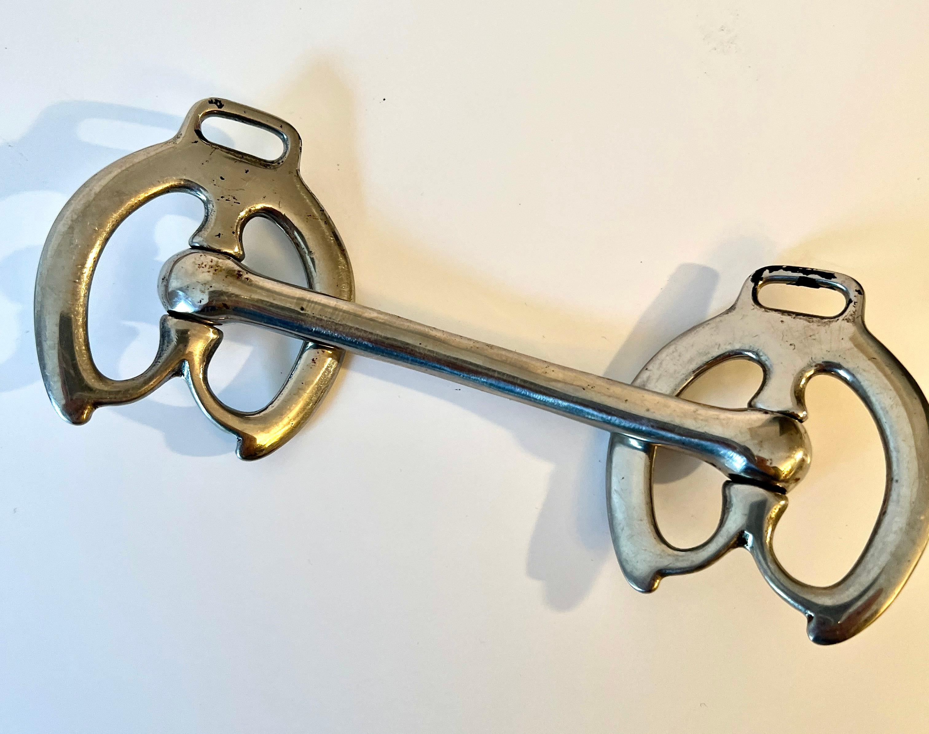 Chrome Poids à papier ou pièce décorative en chrome en forme de mors de cheval dans le style d'Hermès en vente