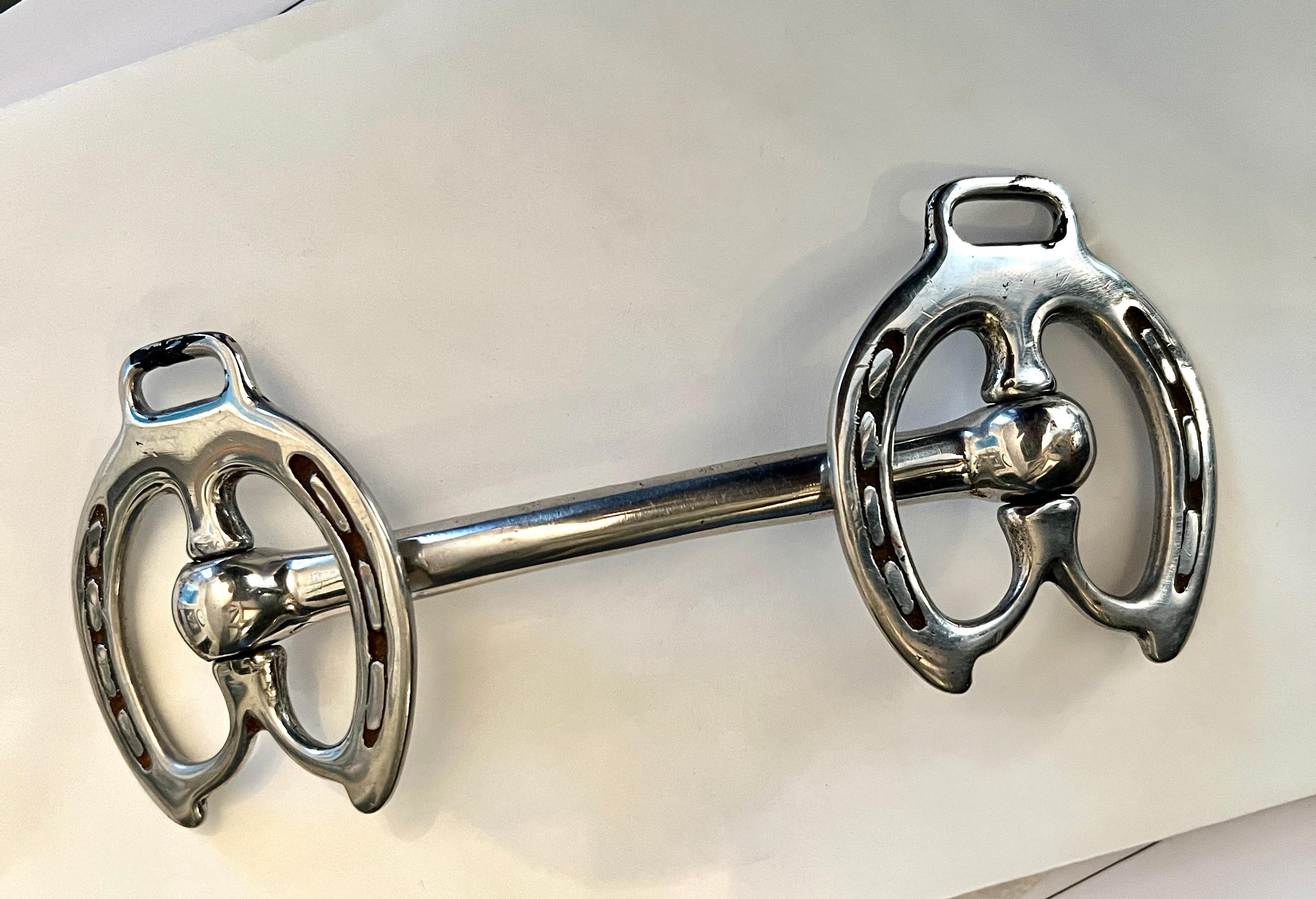 Poids à papier ou pièce décorative en chrome en forme de mors de cheval dans le style d'Hermès en vente 2