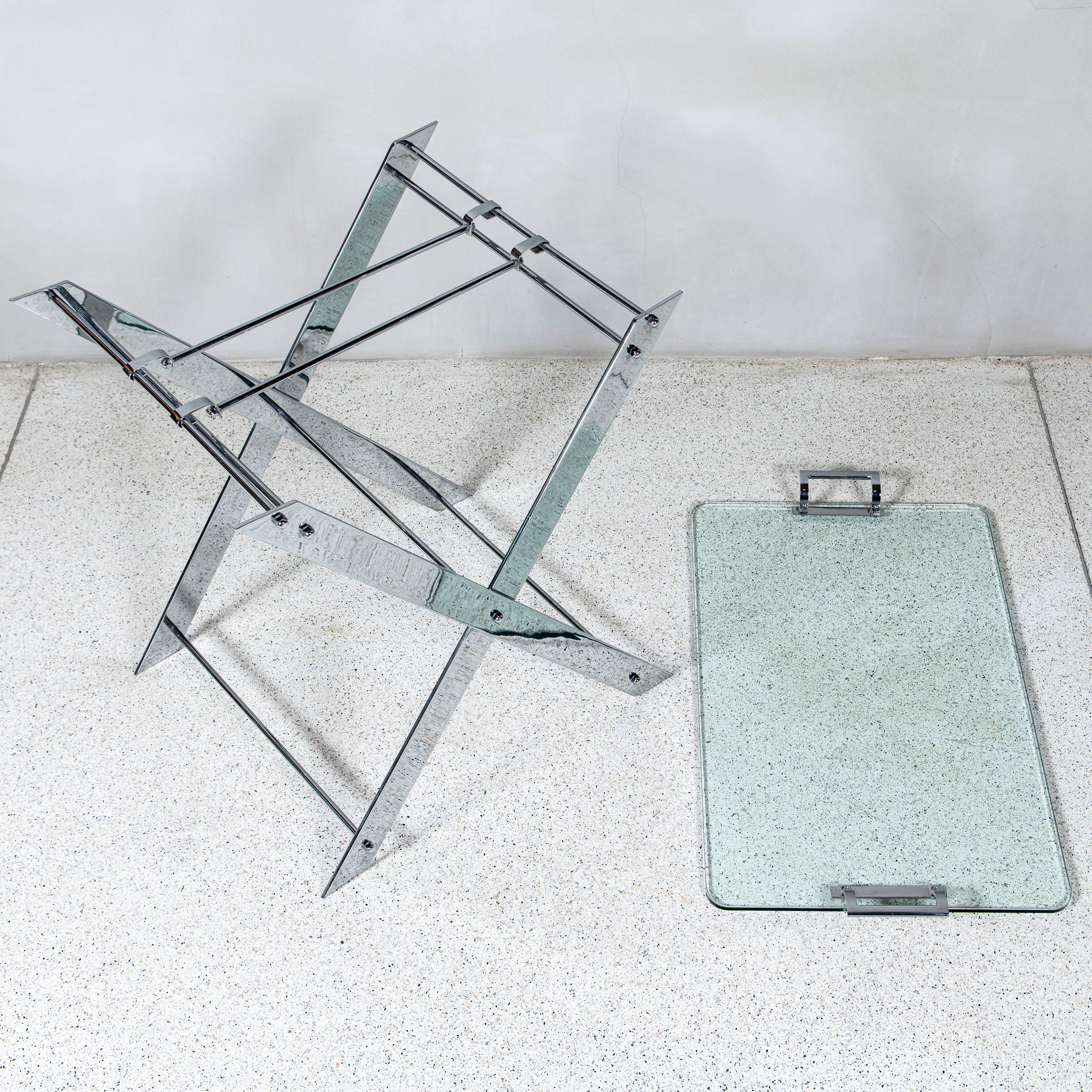 Chrome iron and glass serving tray table. France, mid-20th century.
With glass tray.