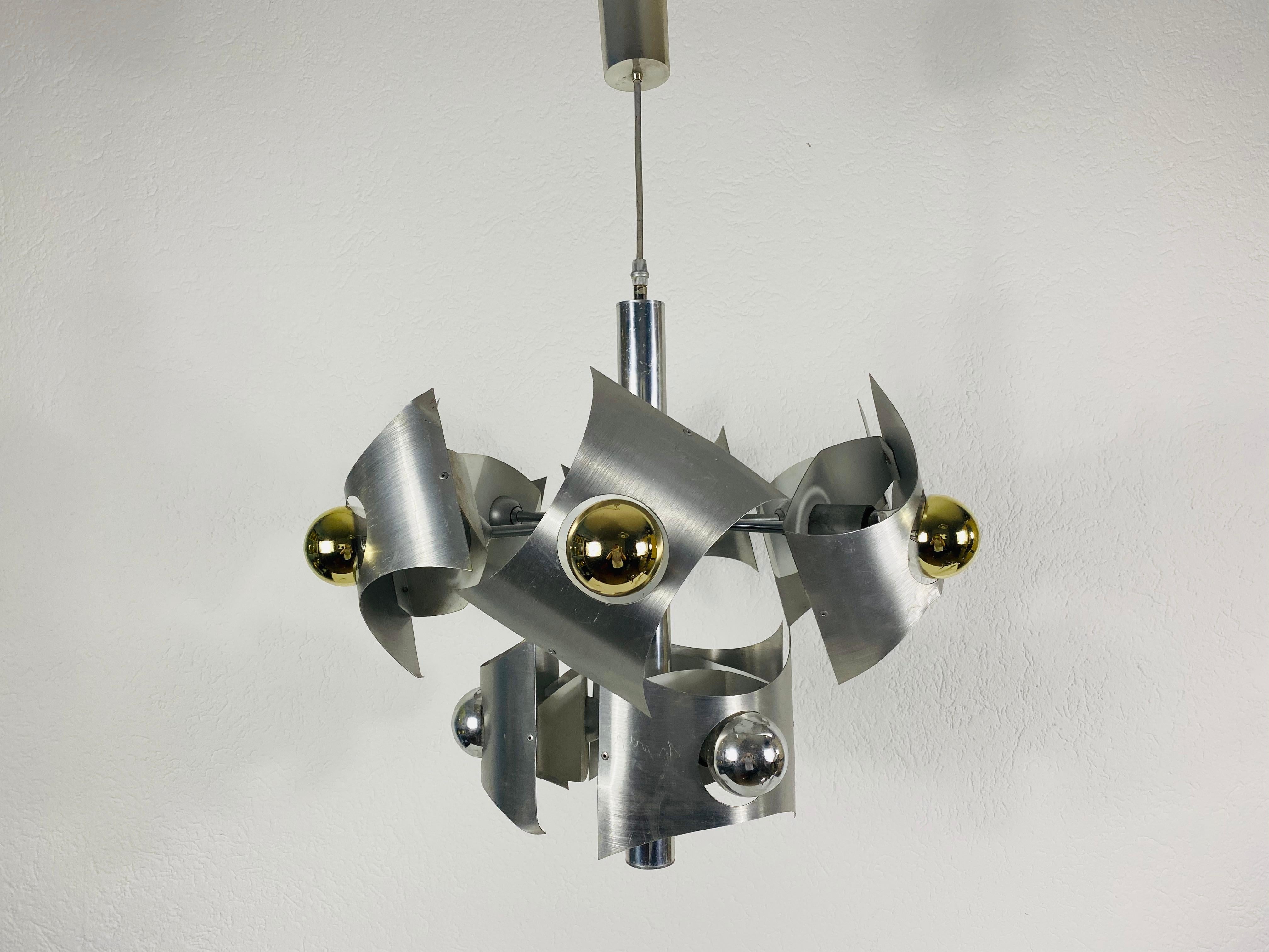 A midcentury chandelier made in the 1960s. It is fascinating with its Space Age design and several arms. The chrome circular body of the light is made of full aluminium, including the arms.

Measures: Height 46-70 cm
Diameter 50 cm


The light