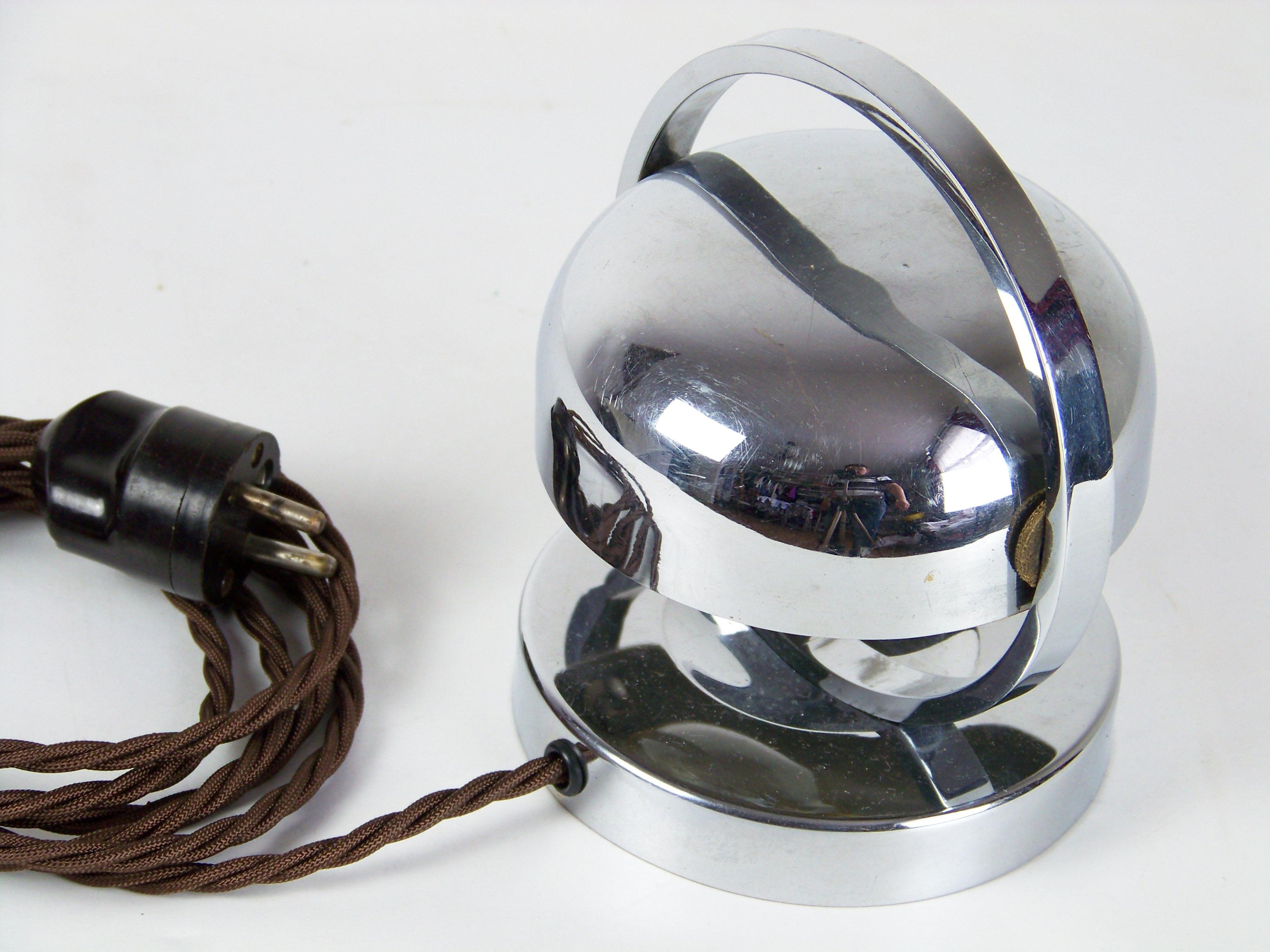 Fully functional. Original state. New copper cable installed. To the Classic E27 bulb.