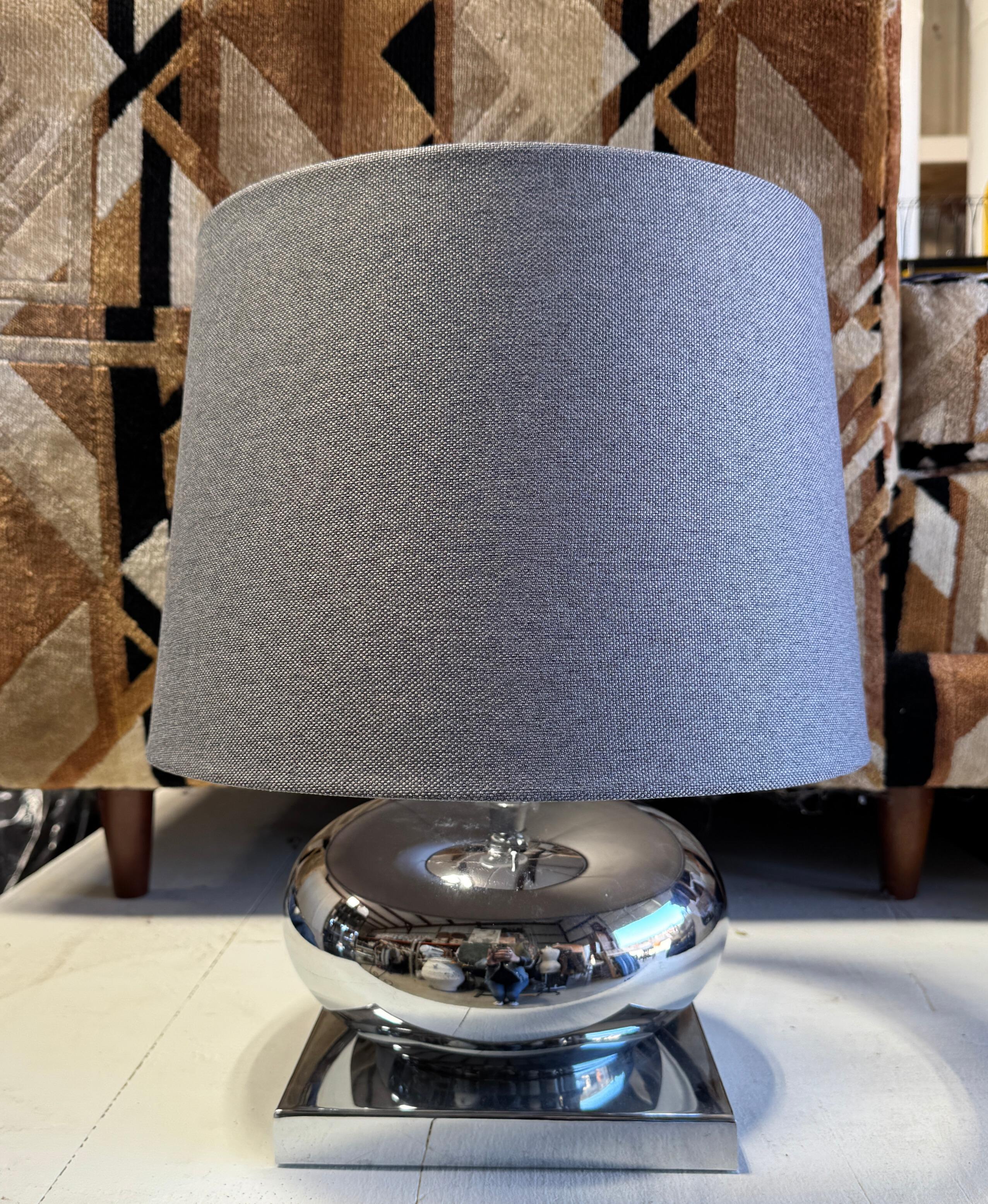 20ième siècle Lampes chrome avec abat-jour en vente