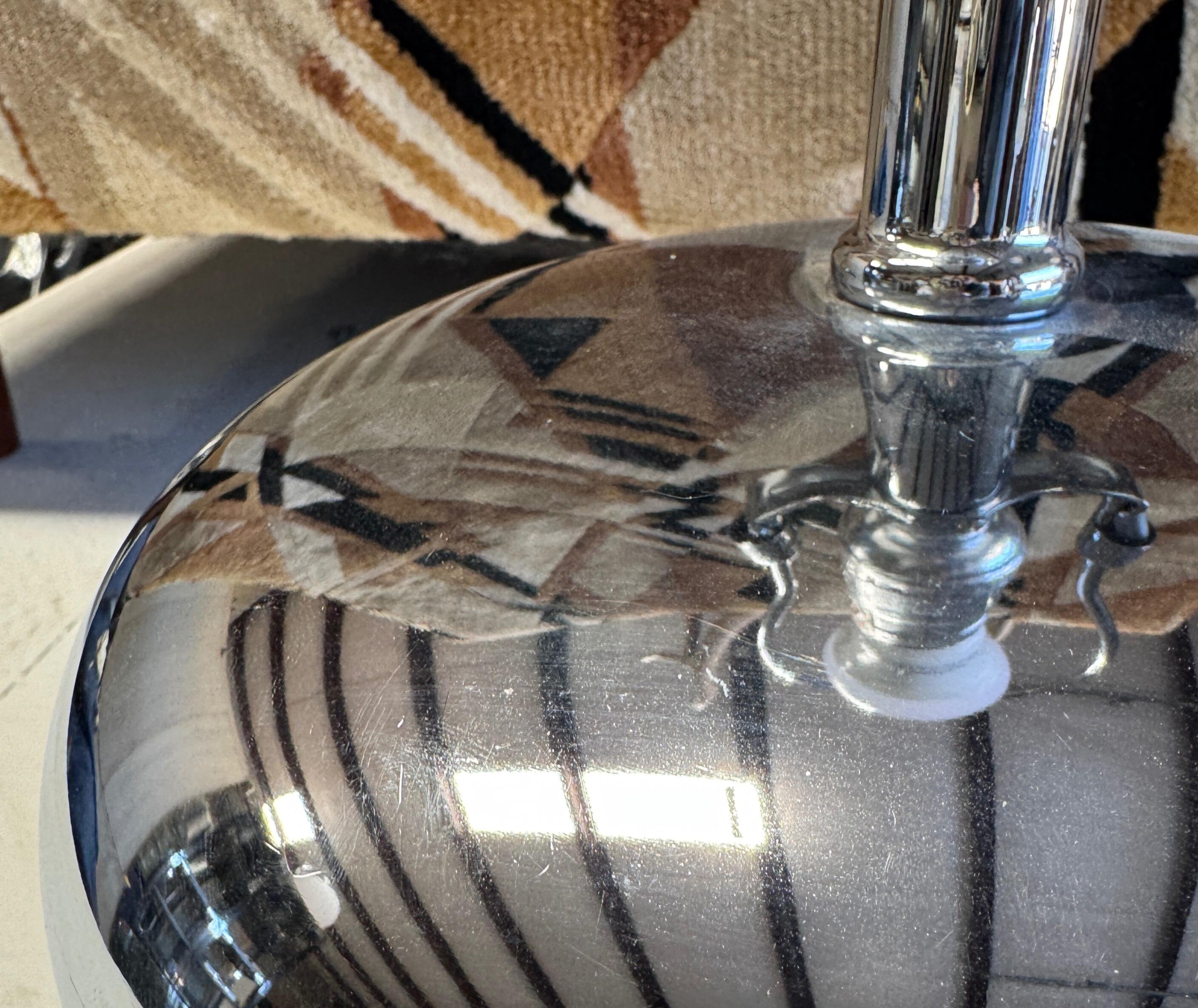 Lampes chrome avec abat-jour en vente 1