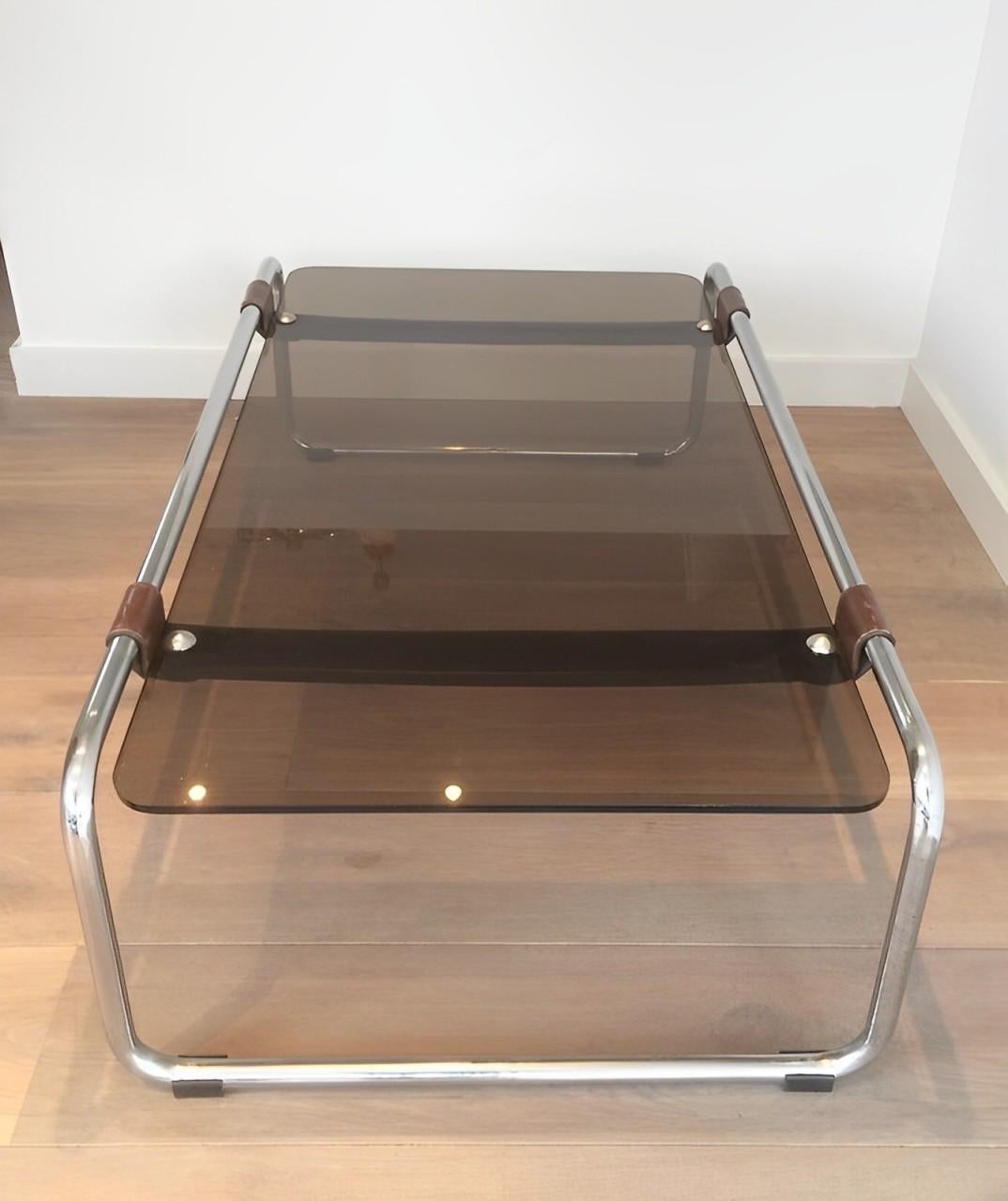 Mesa baja de cromo, cuero y cristal ahumado Moderno de mediados de siglo en venta