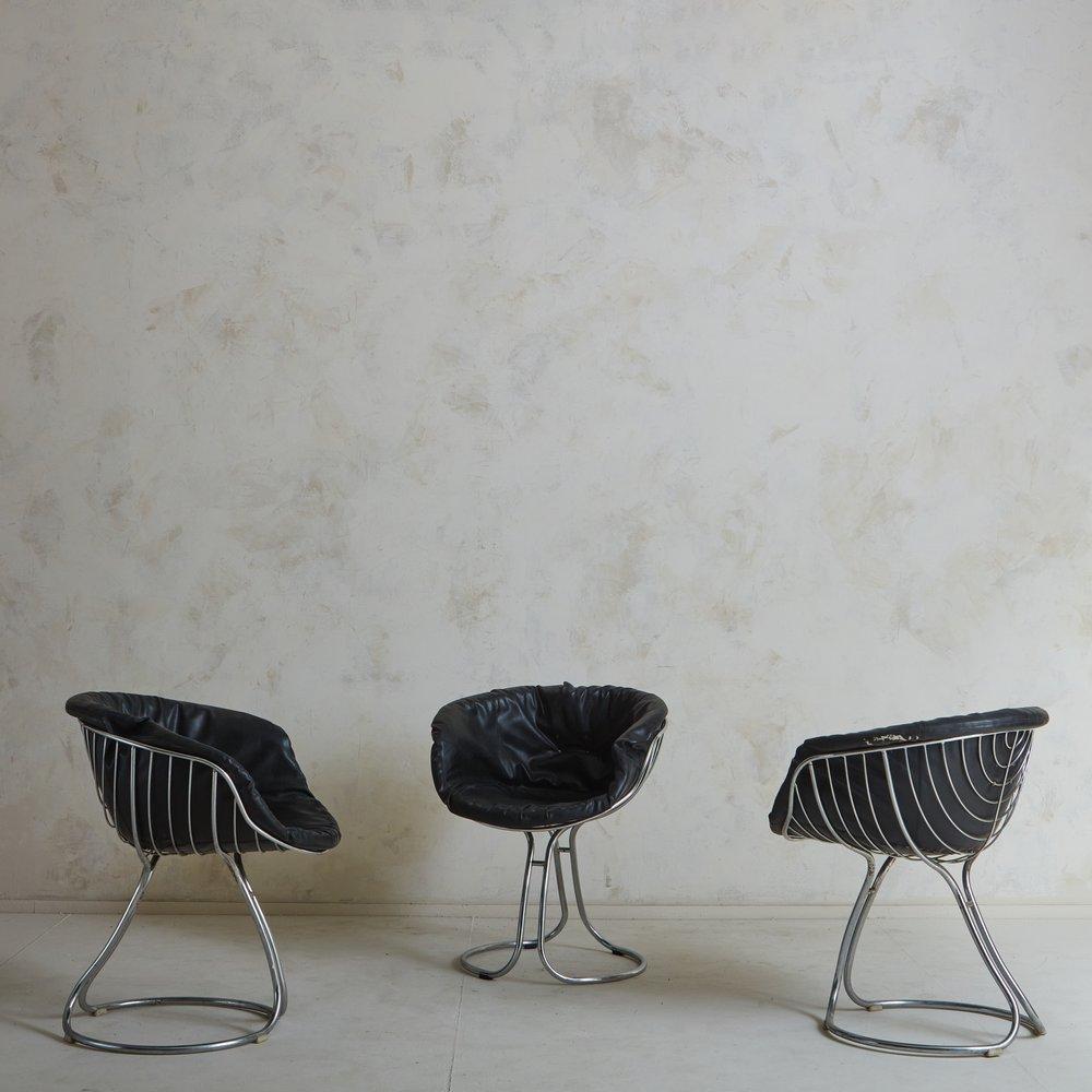 A Pan Am chair designed by Gastone Rinaldi for Rima Padova in the 1970s. This chair has a curved tubular chrome frame with a beautiful demilune seat pattern and a circular base. It retains its original removable leather seat cushion. Unmarked.