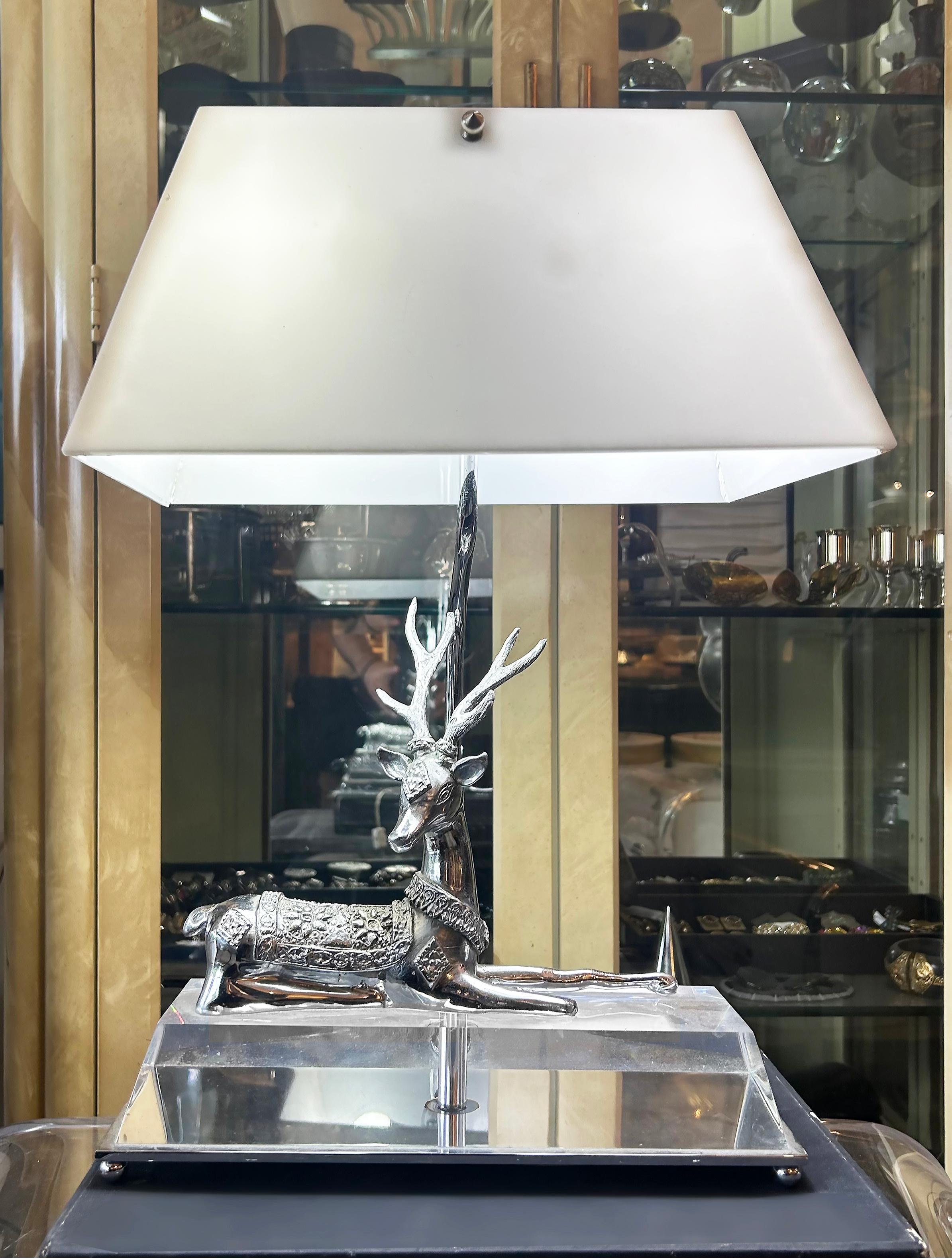 Chrome, Lucite, Acrylic Stag Table Lamp, Maitland Smith Attributed In Good Condition For Sale In Miami, FL