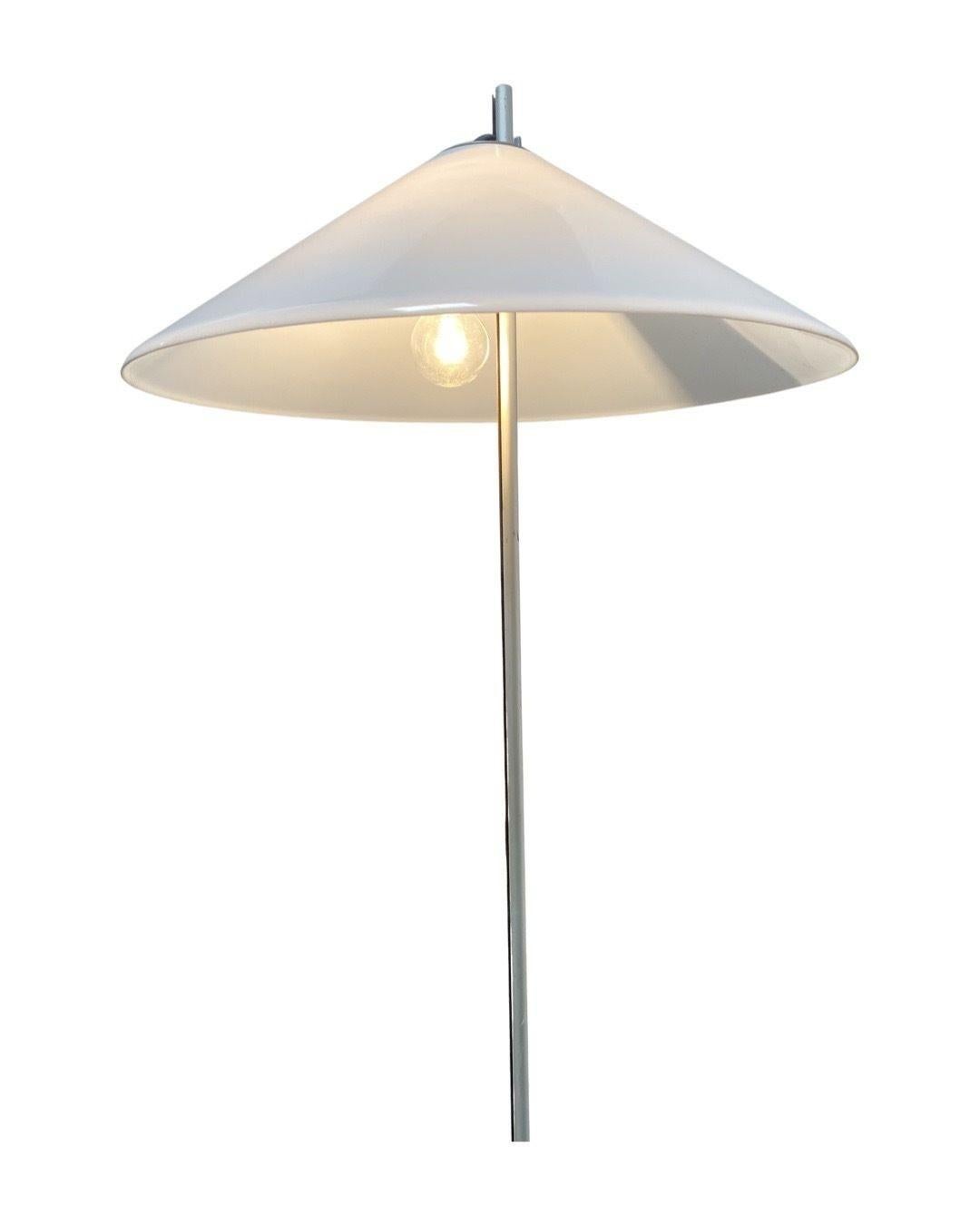 Late 20th Century Chrome Memphis Style Adjustable Italian Floor Lamp For Sale