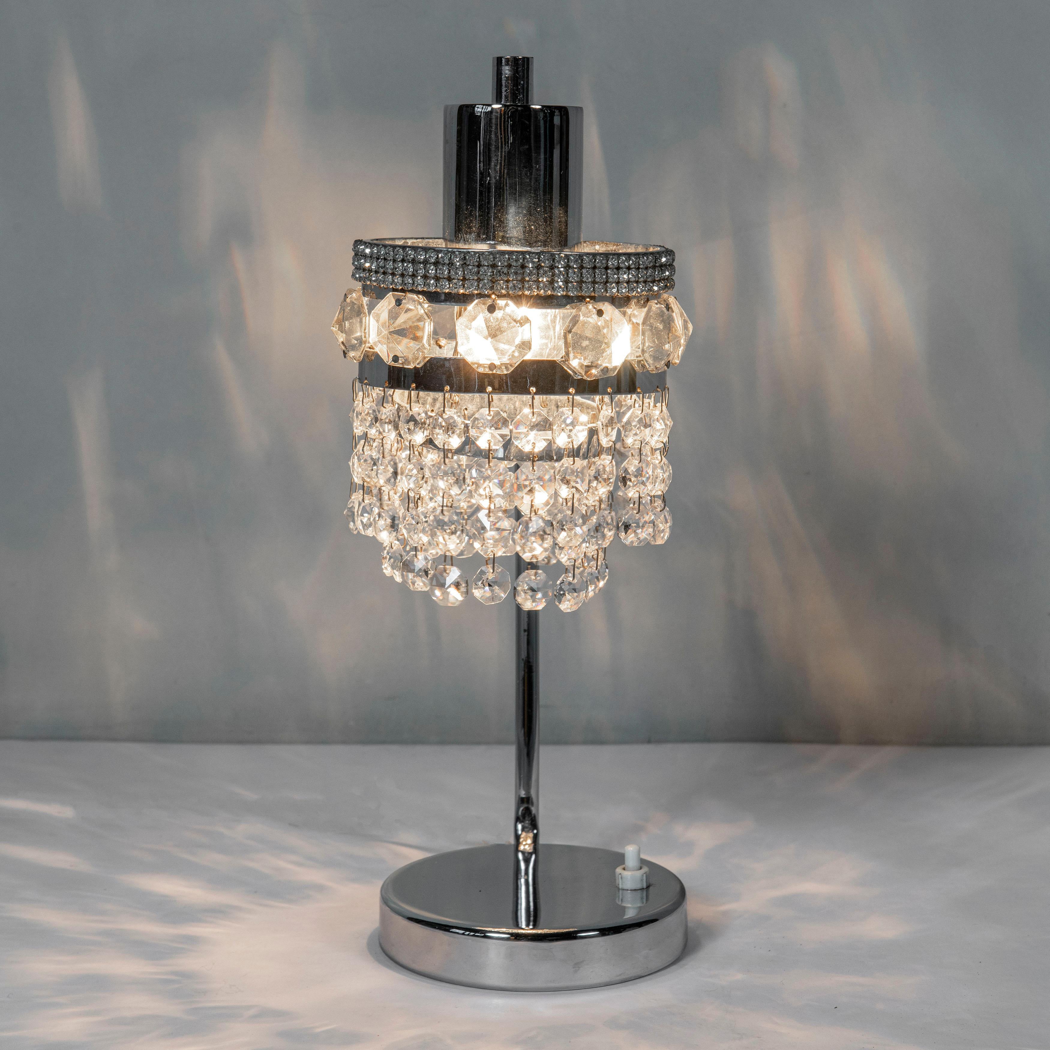 Chrome metal and crystal glass table lamp. Austria, circa 1960.
Attributed to Bakalowits & Söhne.