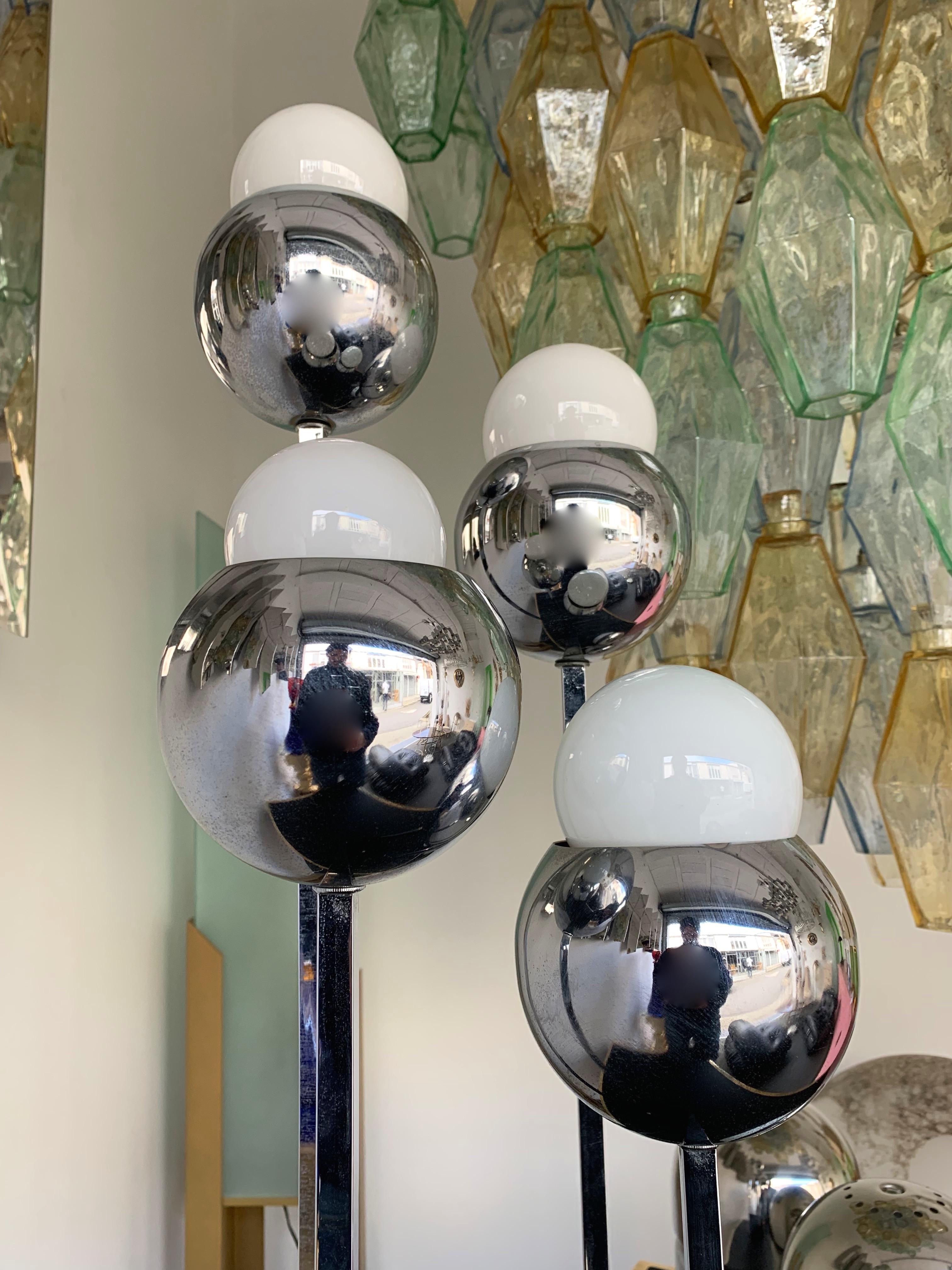 Space Age Chrome Metal Ball Lamp by Robert Sonneman. 1970s For Sale