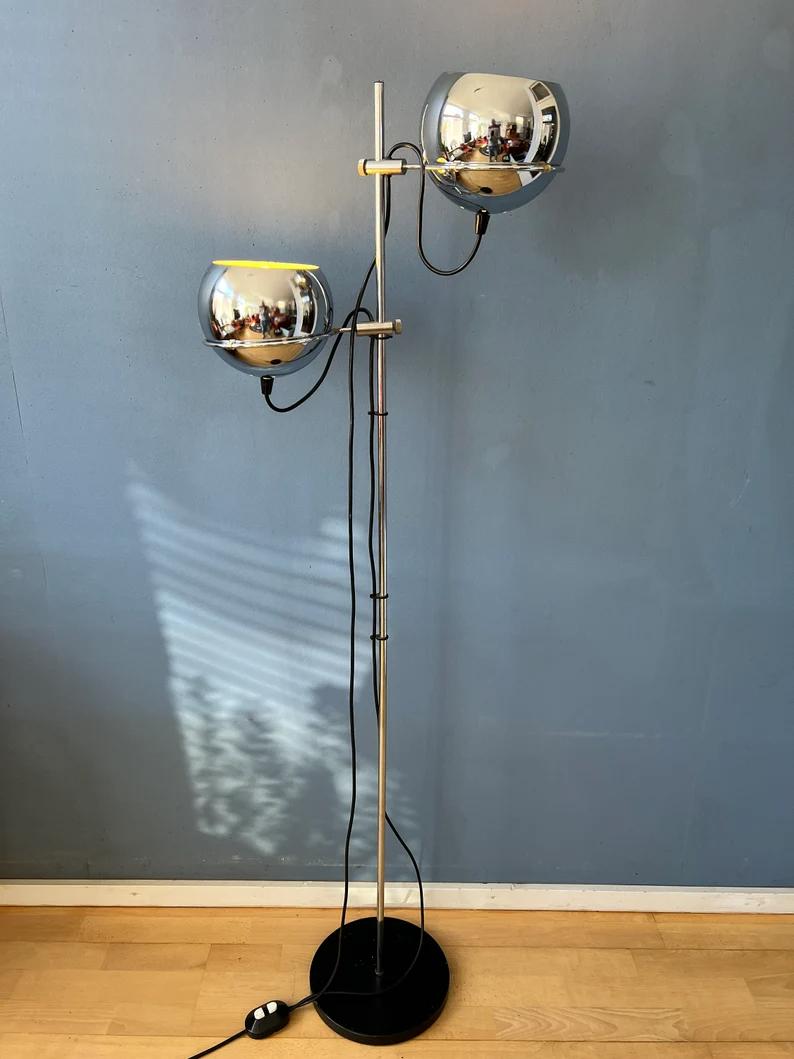 Chrome mid century eyeball floor lamp produced by GEPO. The design allows you to position the eyeball shades in the metal rings in any way desirable. The lamp requires two E27 lightbulbs and currently has a EU-plug.

Additional information:
Period: