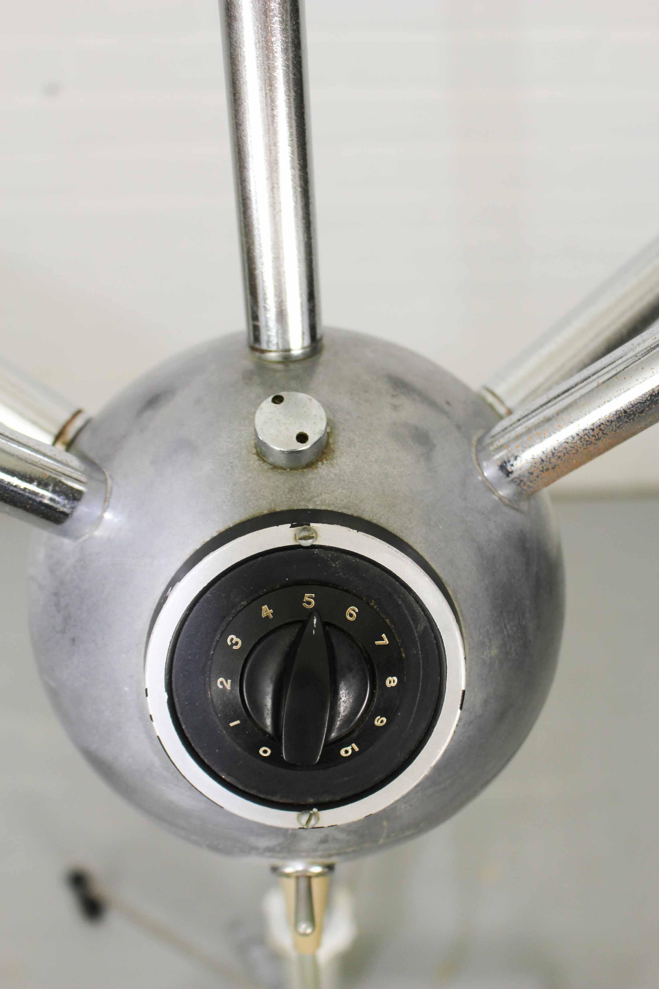 20ième siècle Lampe à cinq bras réglable en chrome mi-siècle moderne, sur socle à roue en vente
