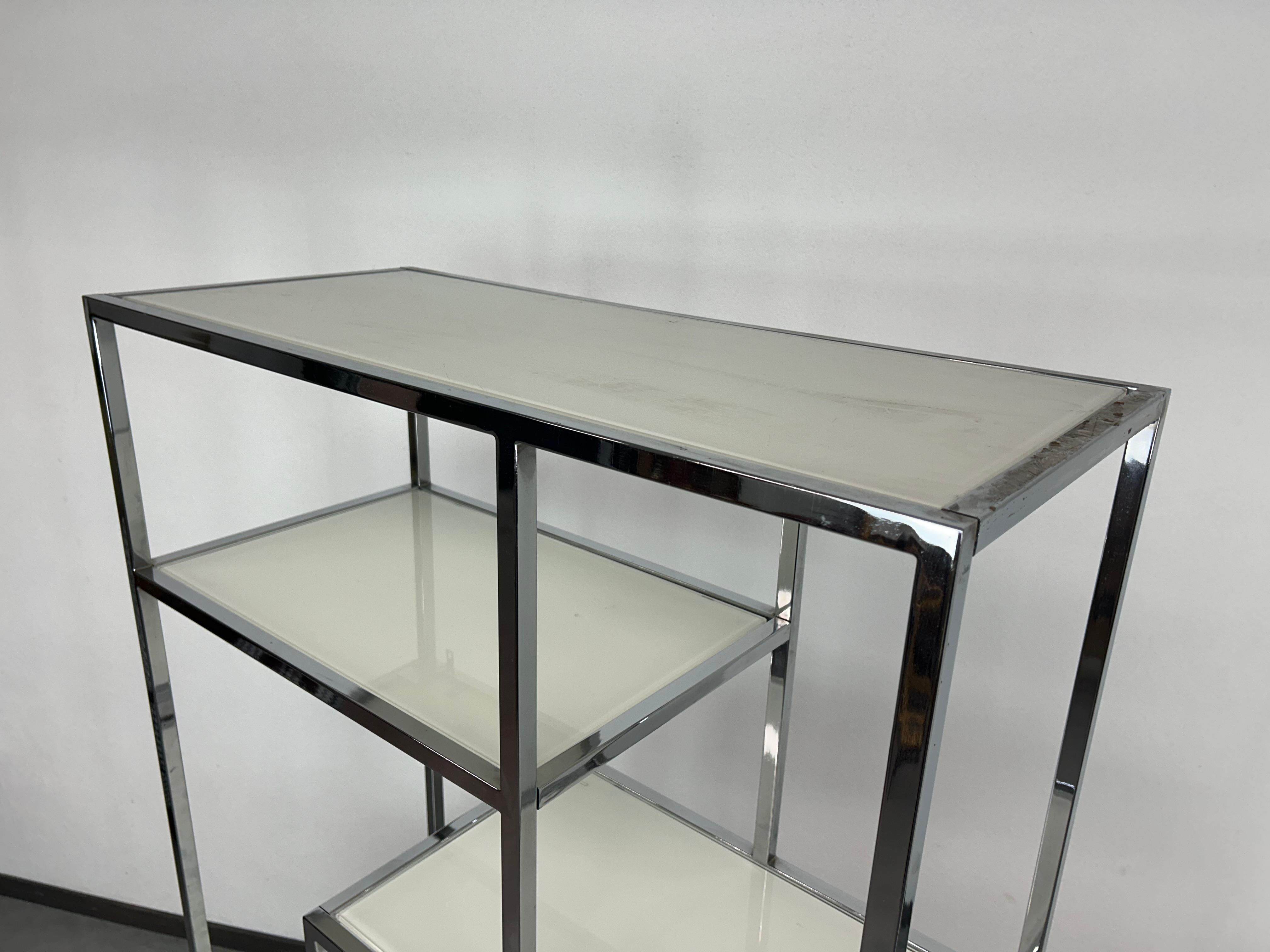 Chrome mid-century modern etagere by Milo Baughman For Sale 3