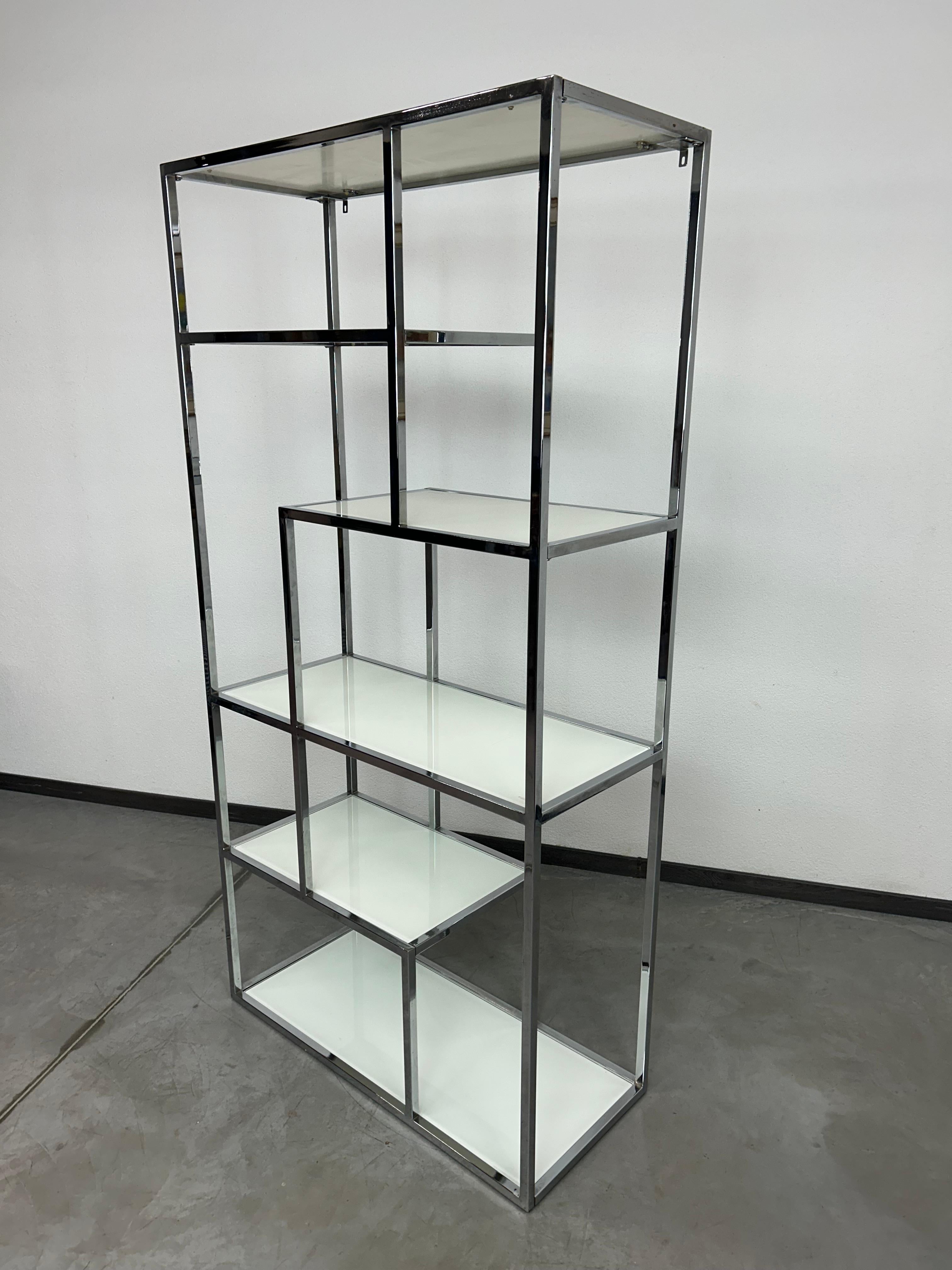 Chrome mid-century modern etagere by Milo Baughman For Sale 4