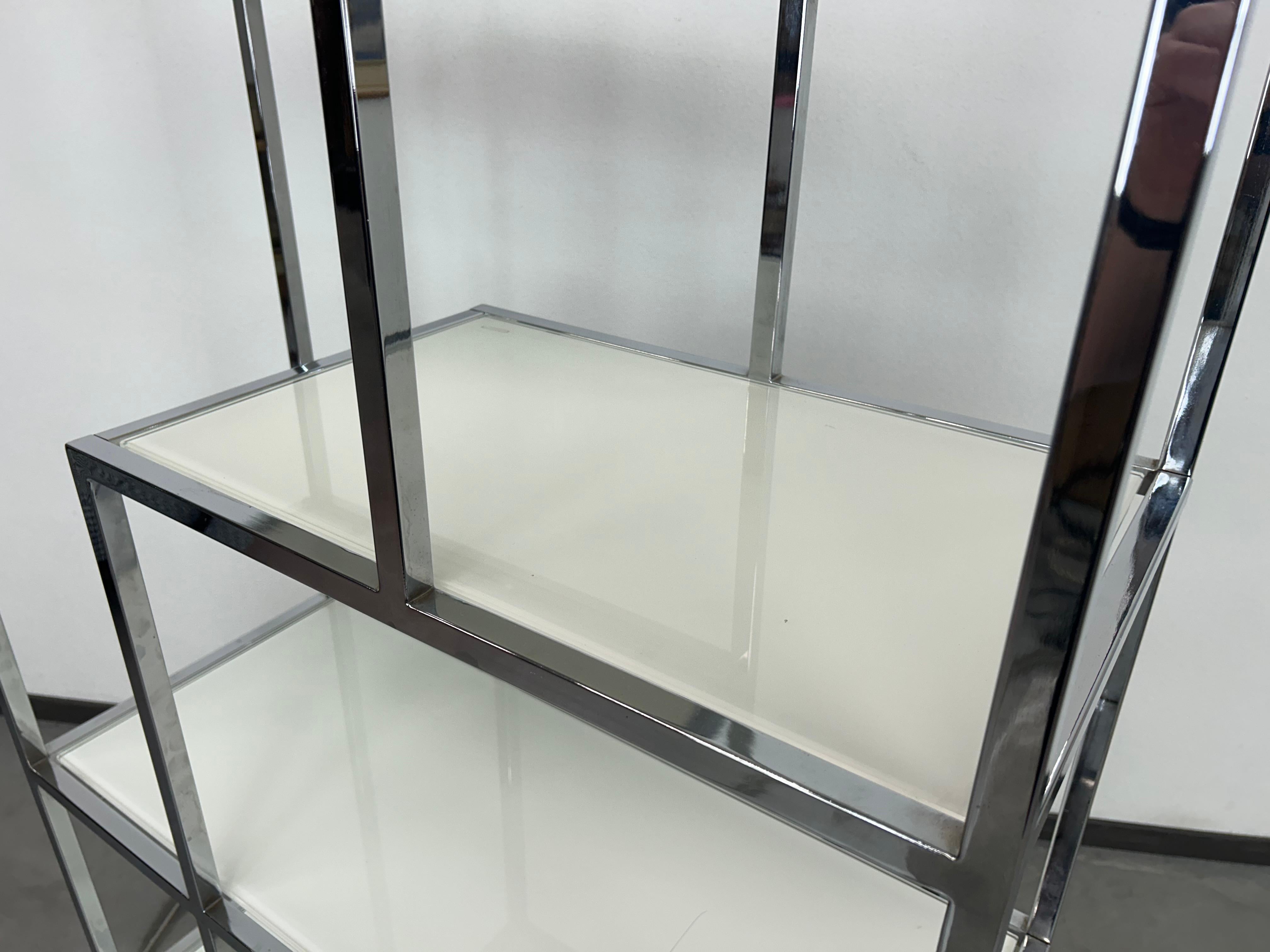 Chrome mid-century modern etagere by Milo Baughman For Sale 1