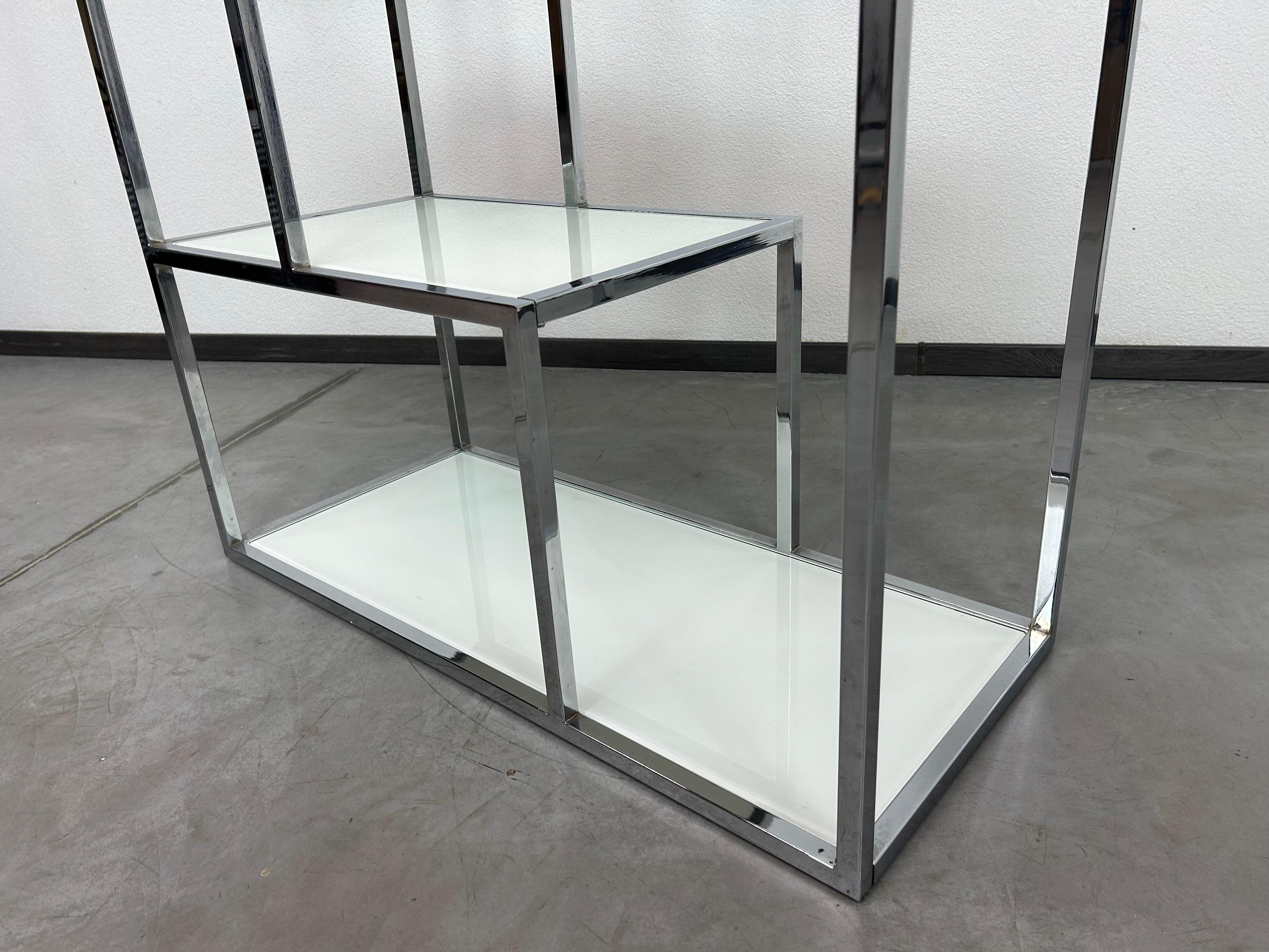 Chrome mid-century modern etagere by Milo Baughman For Sale 2