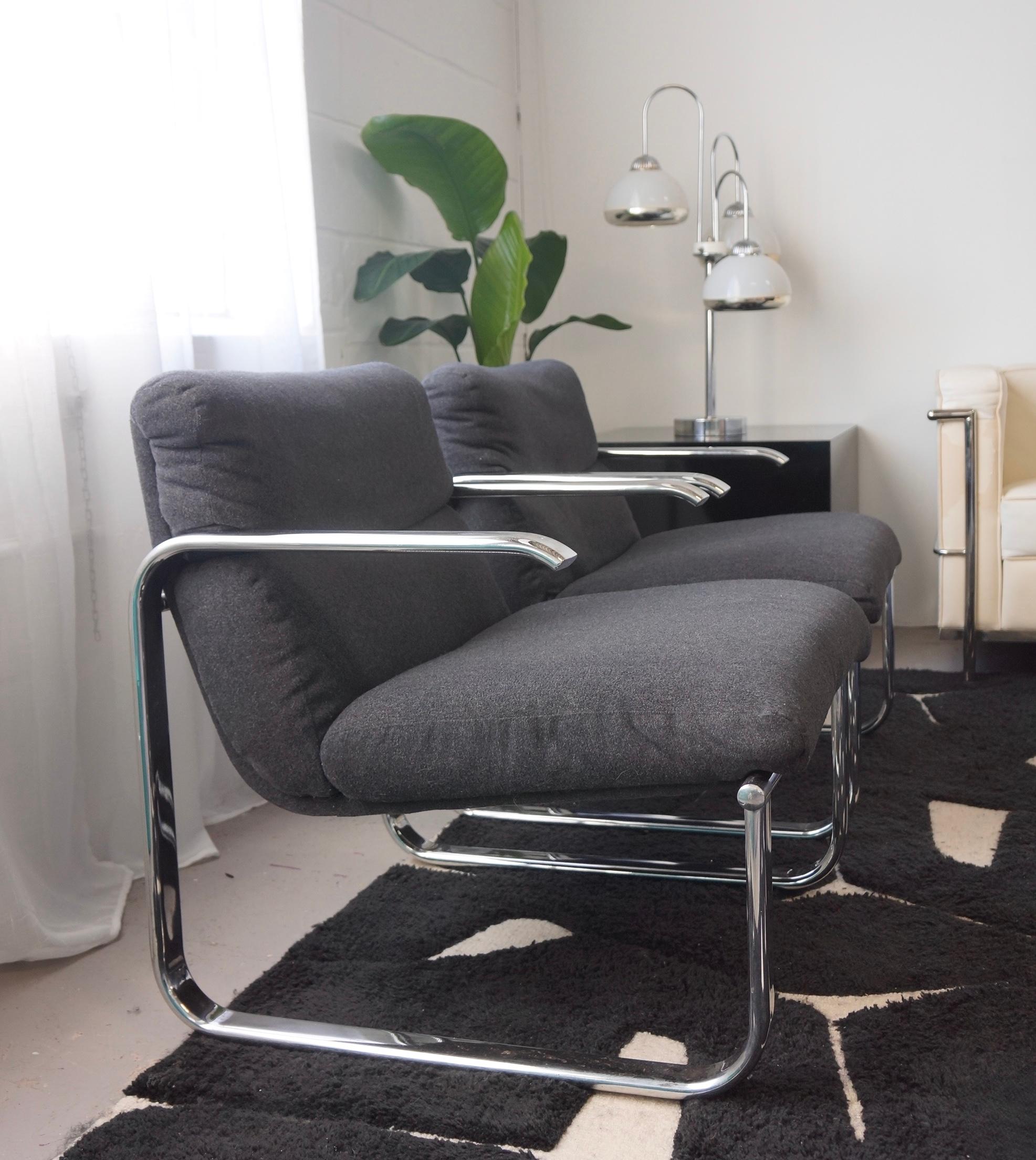 Verchromter Mid Century Modern Lounge Chair (Moderne der Mitte des Jahrhunderts) im Angebot