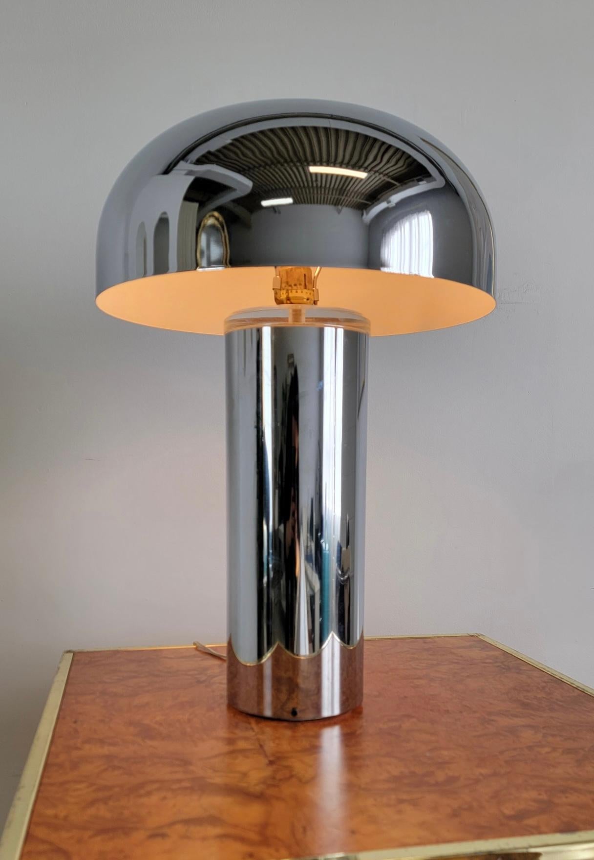 Postmoderne Lampe de table à dôme en forme de champignon chromé  en vente