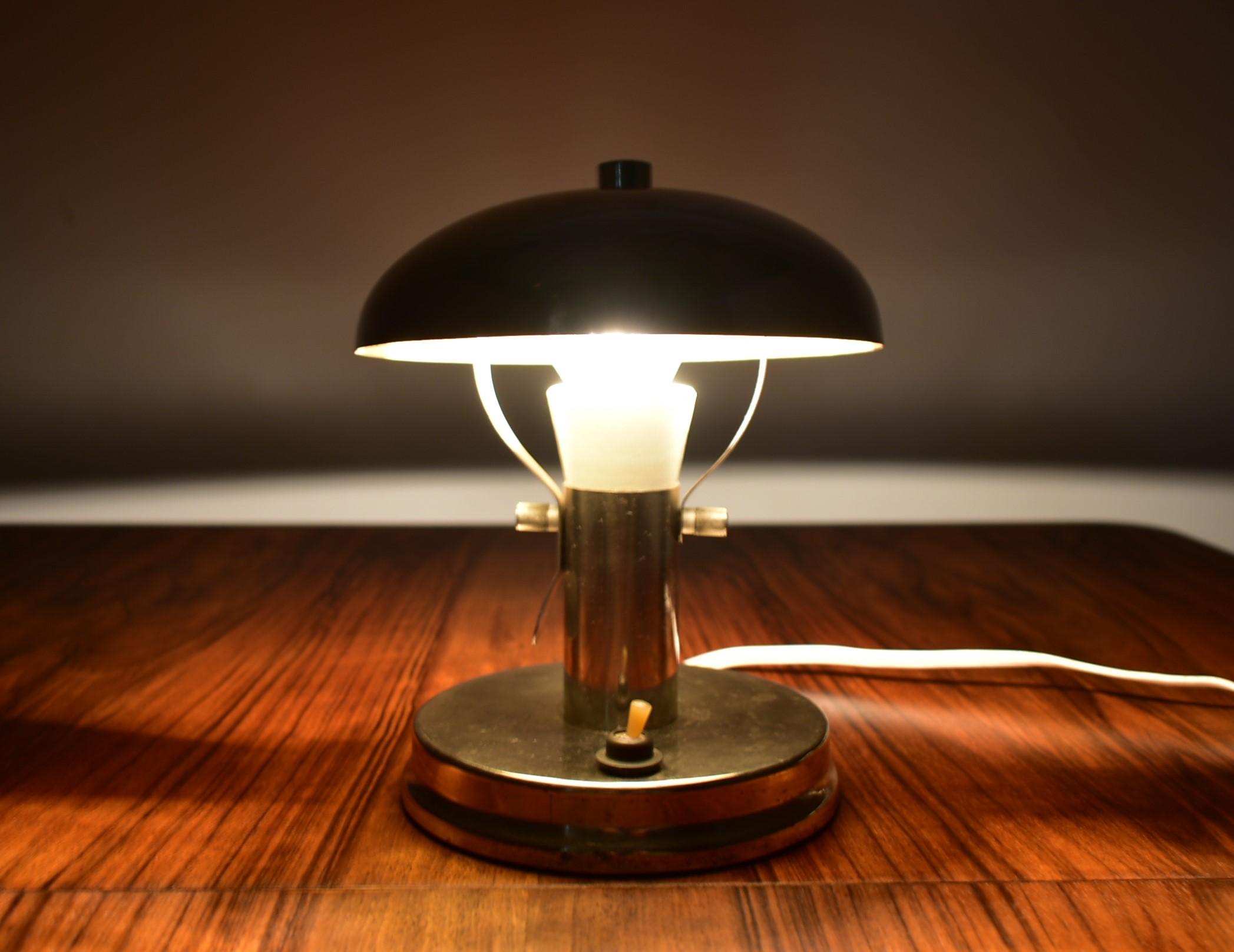 The chrome mushroom shaped adjustable table lamp is a great example of Czech lighting from the 1940s.
Quality, craftsmanship and functionalism in its finest form!
Takes one large Edison bulb E27.