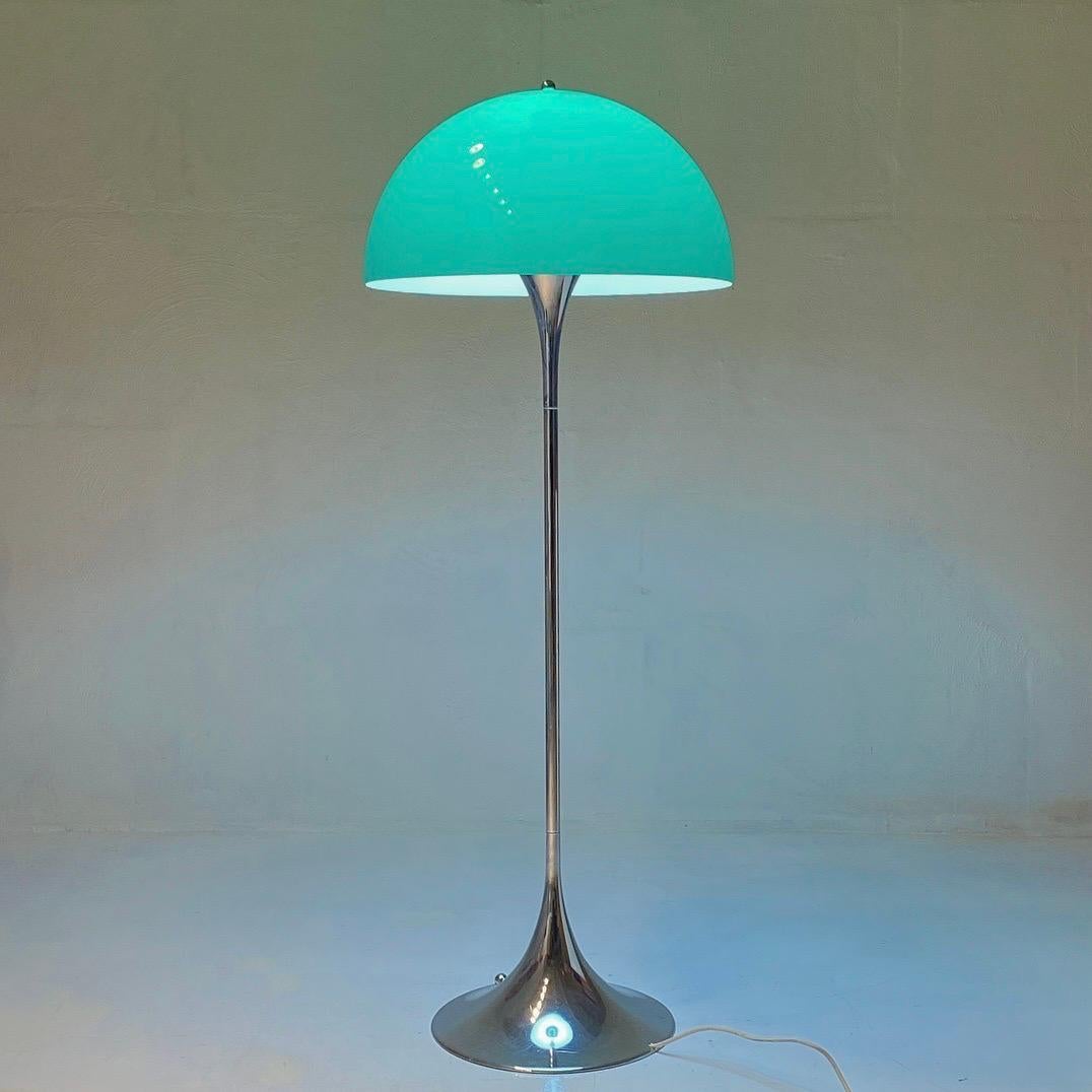 Now here is something really outstanding. Chrome / green Panthella floor lamp by Verner Panton for Louis Poulsen, Denmark 1970s.

Good chrome and green shade condition. 

All original 1970s version. 

Light source: E27 / E26 edison screw