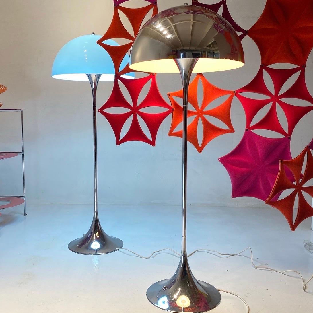 Scandinave moderne Lampadaire chromé Panthella par Verner Panton pour Louis Poulsen, Danemark années 1970. 